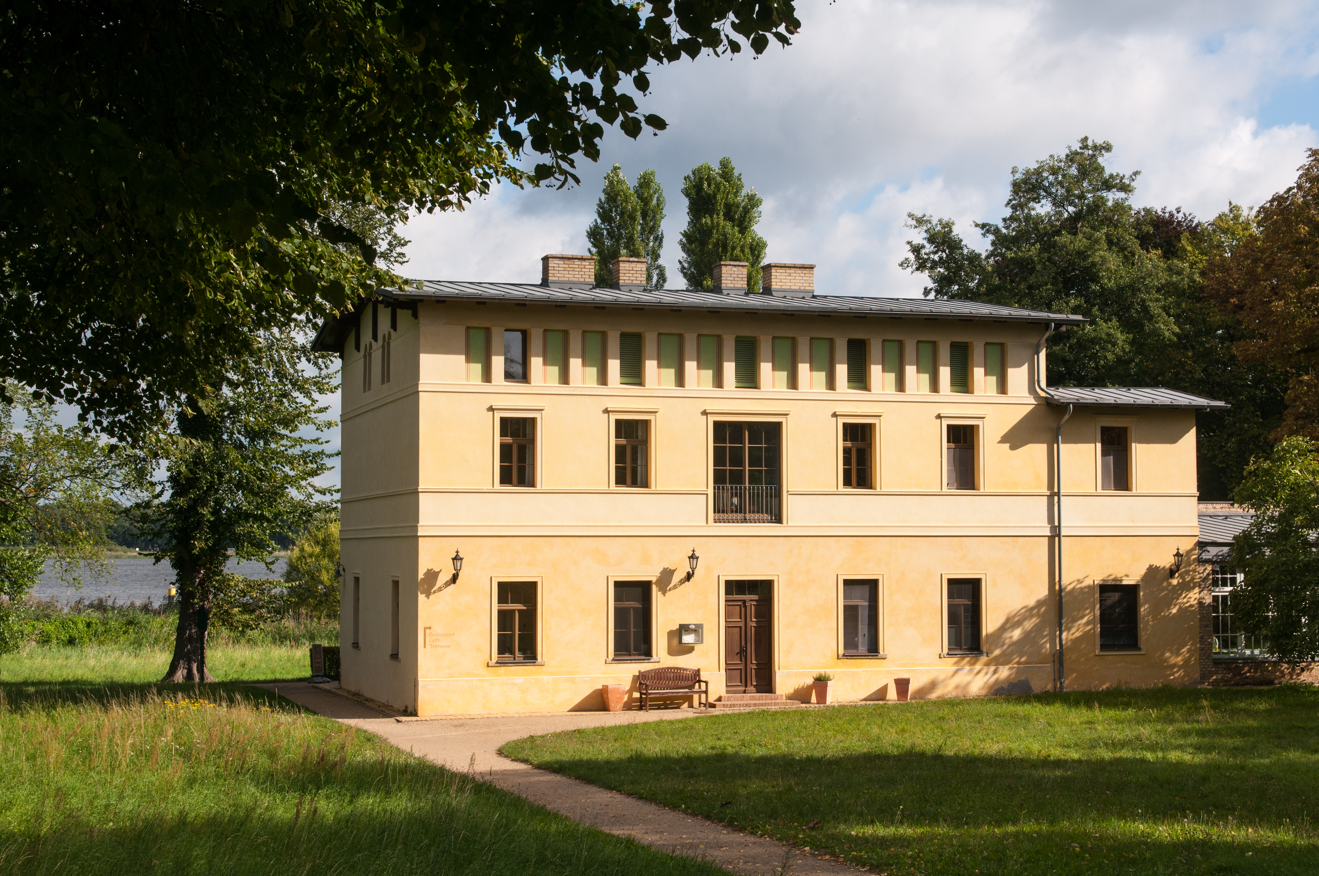 15-07-05-Schloß-Caputh-RalfR-N3S 1455