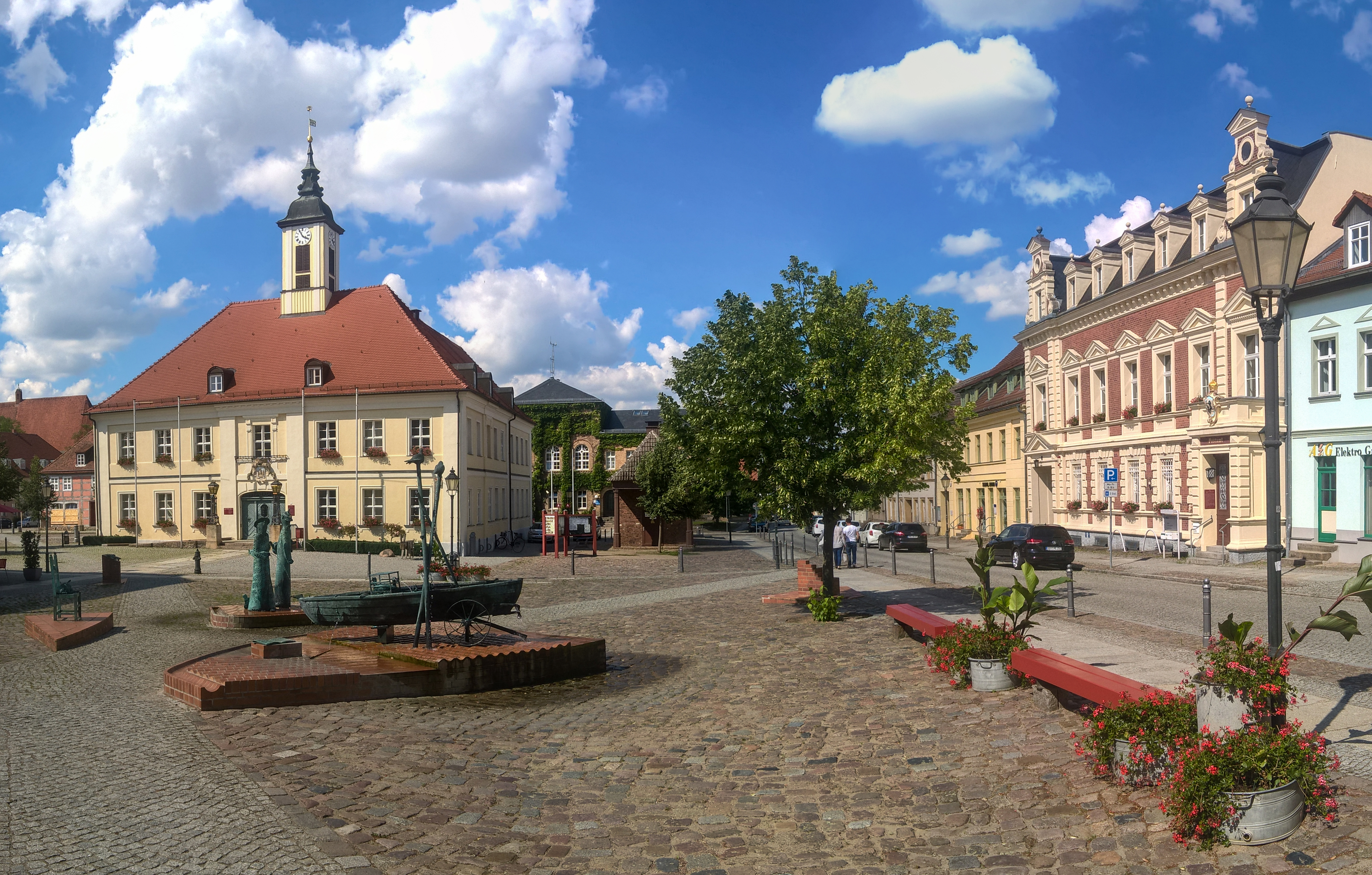 16-06-27-Angermünde Marktplatz RalfR-WP 20160627 16 01 26-40 Pro