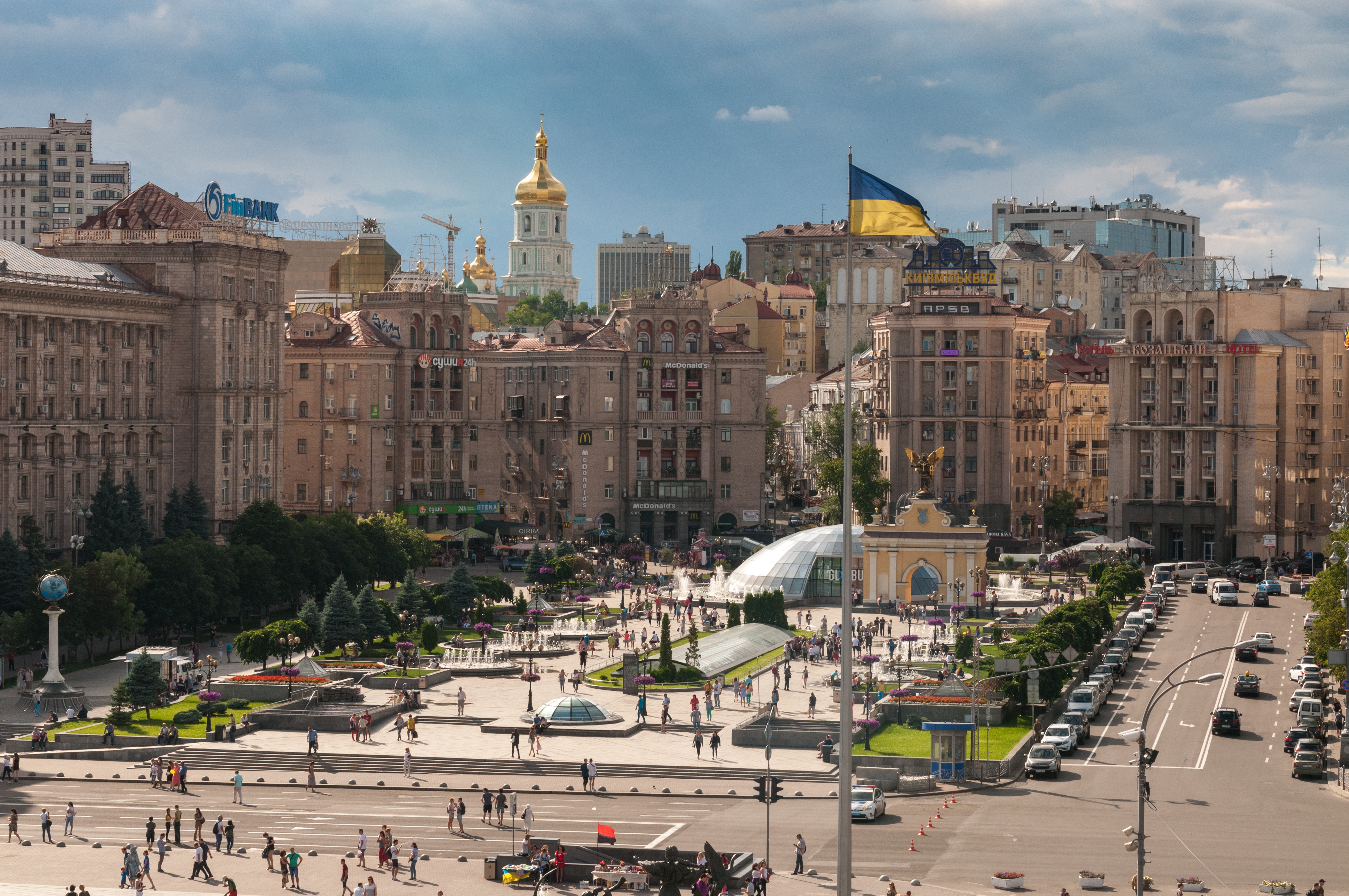 Maidan Nezalezhnosti in Kyiv, Ukraine RR74346