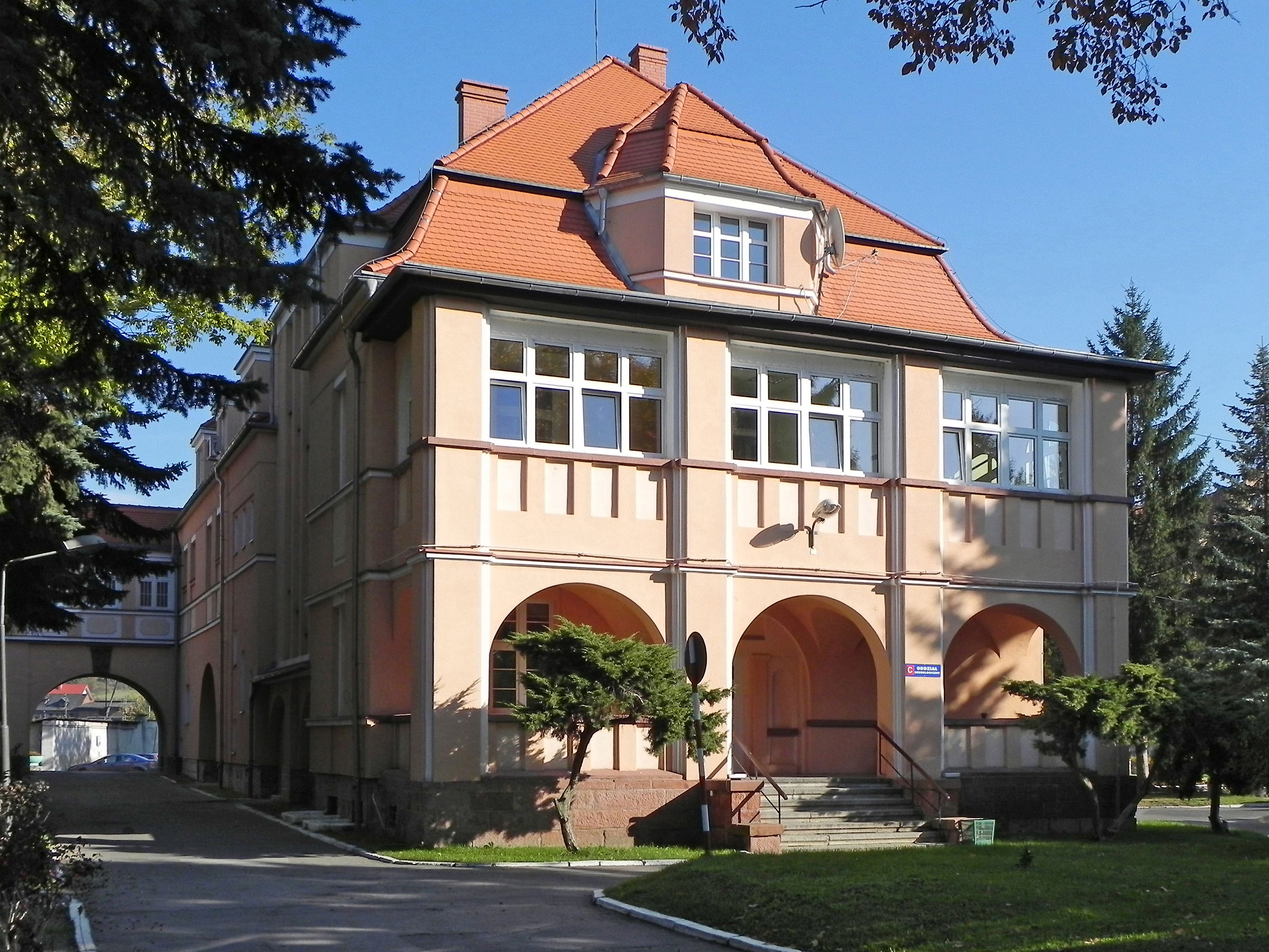 2012 Kłodzko, zespół szpitalny, budynek neurologii