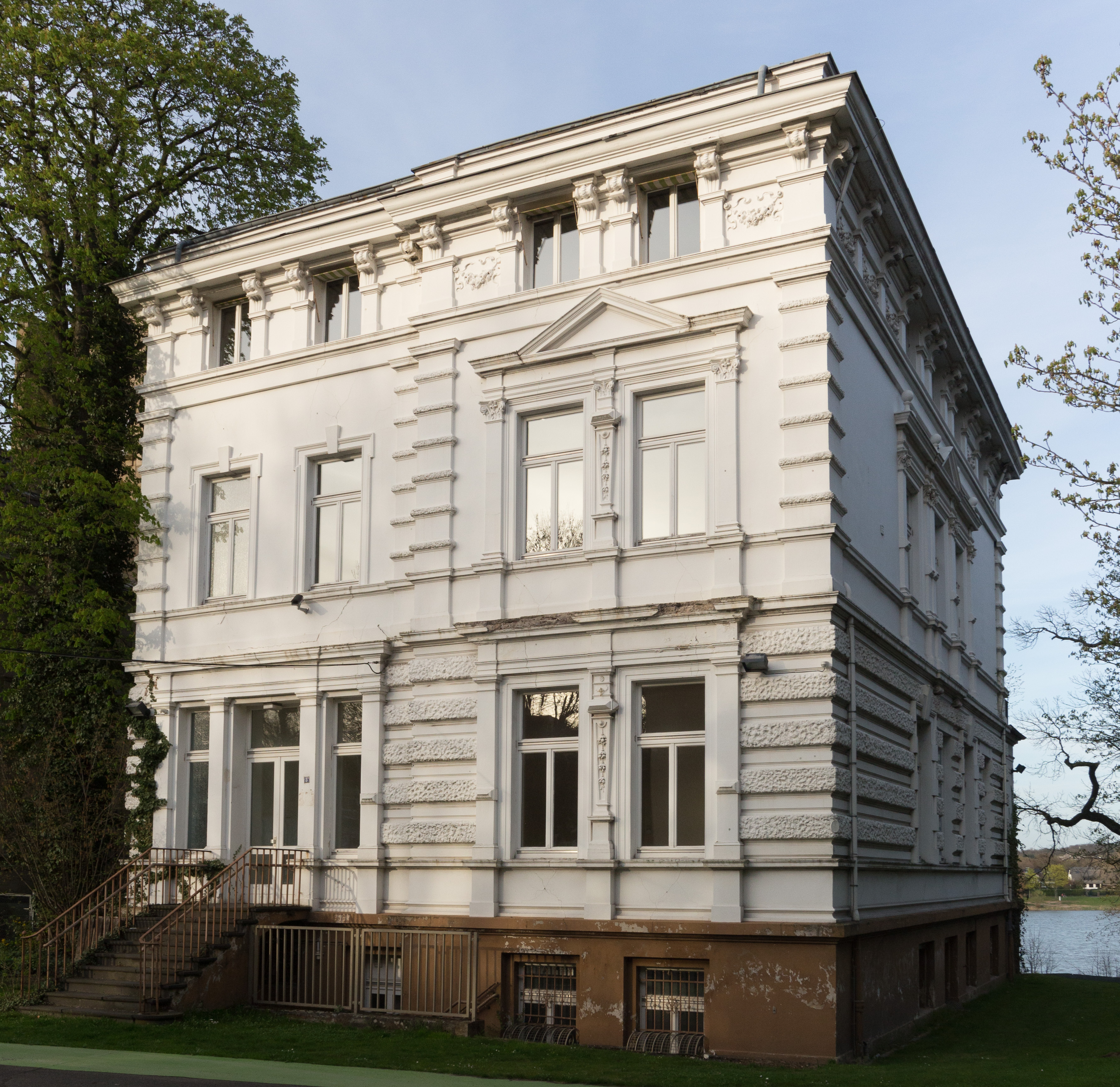 2013-04-18 Villa Ingenohl, Raiffeisenstraße 5, Bonn IMG 0031