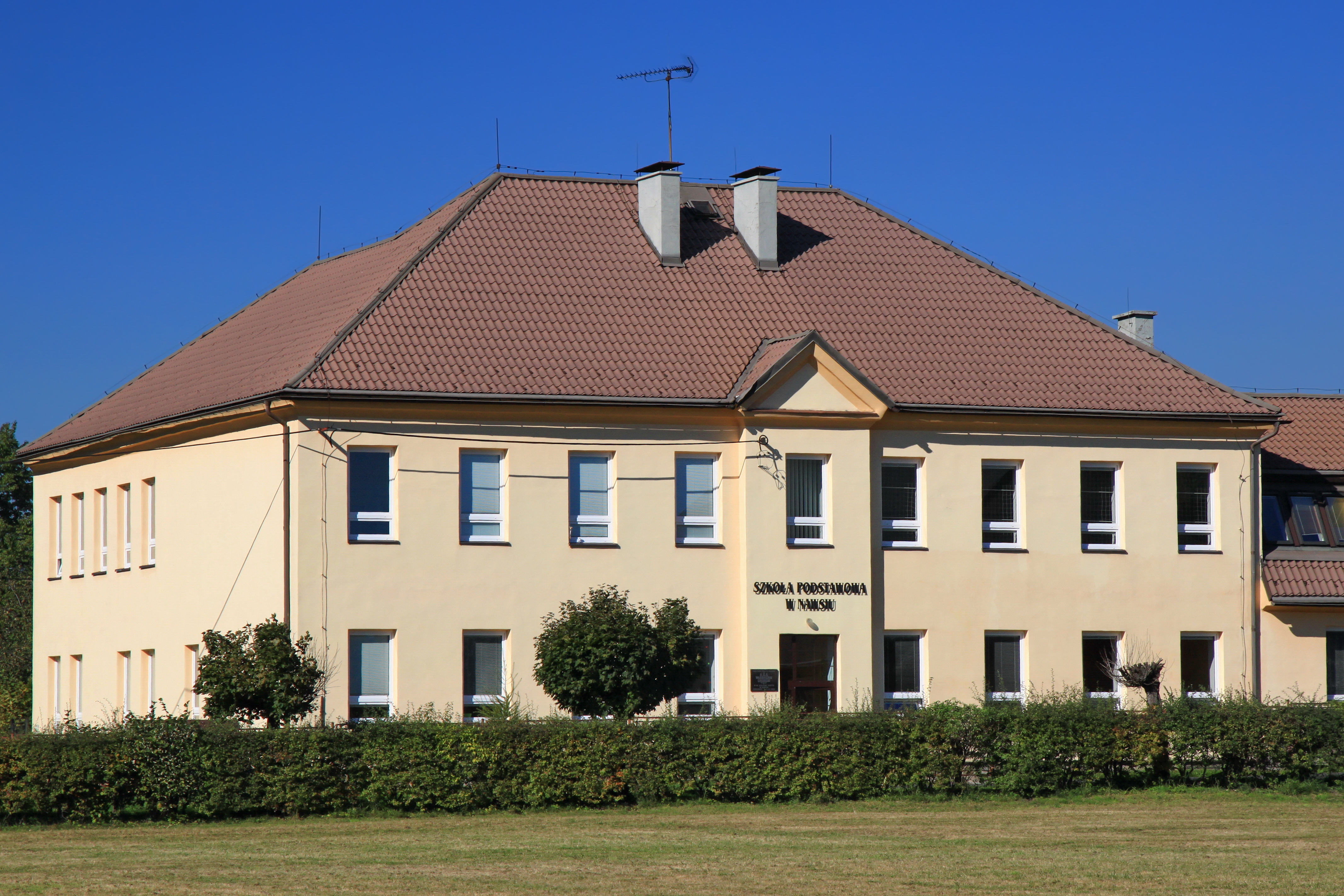 2013 Nawsie, Polska szkoła podstawowa 01