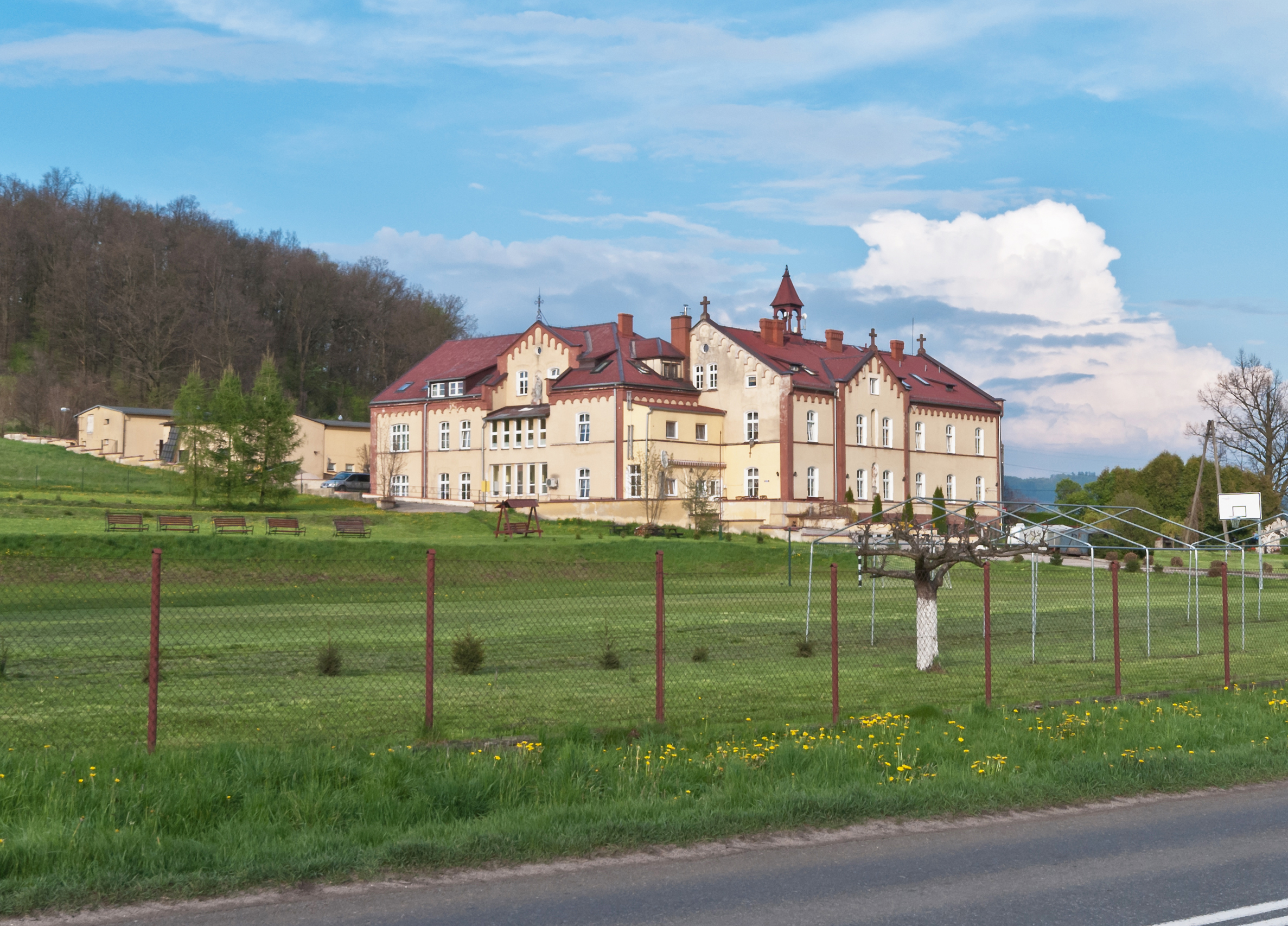 2014 Ścinawka Dolna, dom opieki Caritas