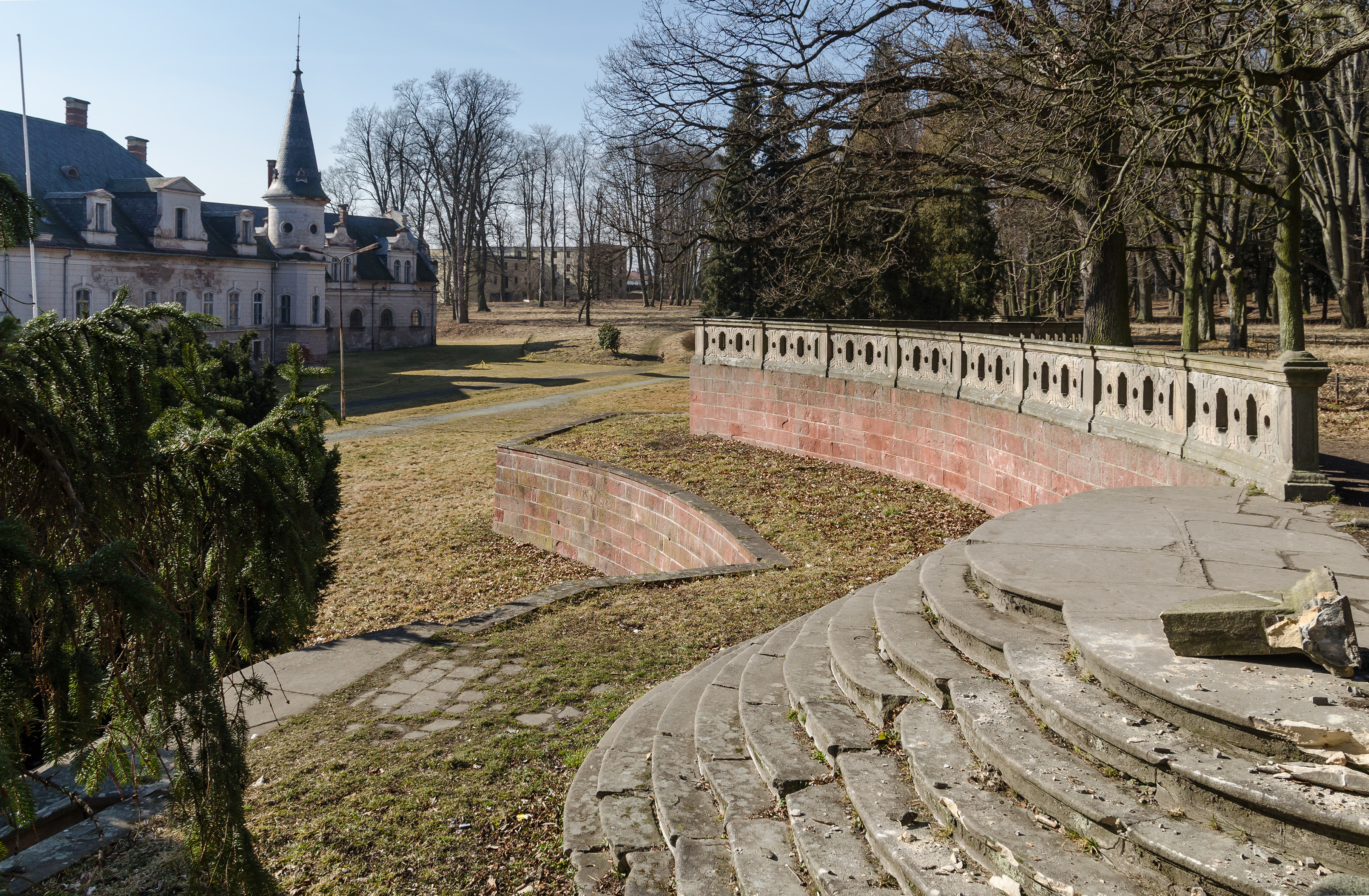 2014 Bożków, park przy pałacu 07