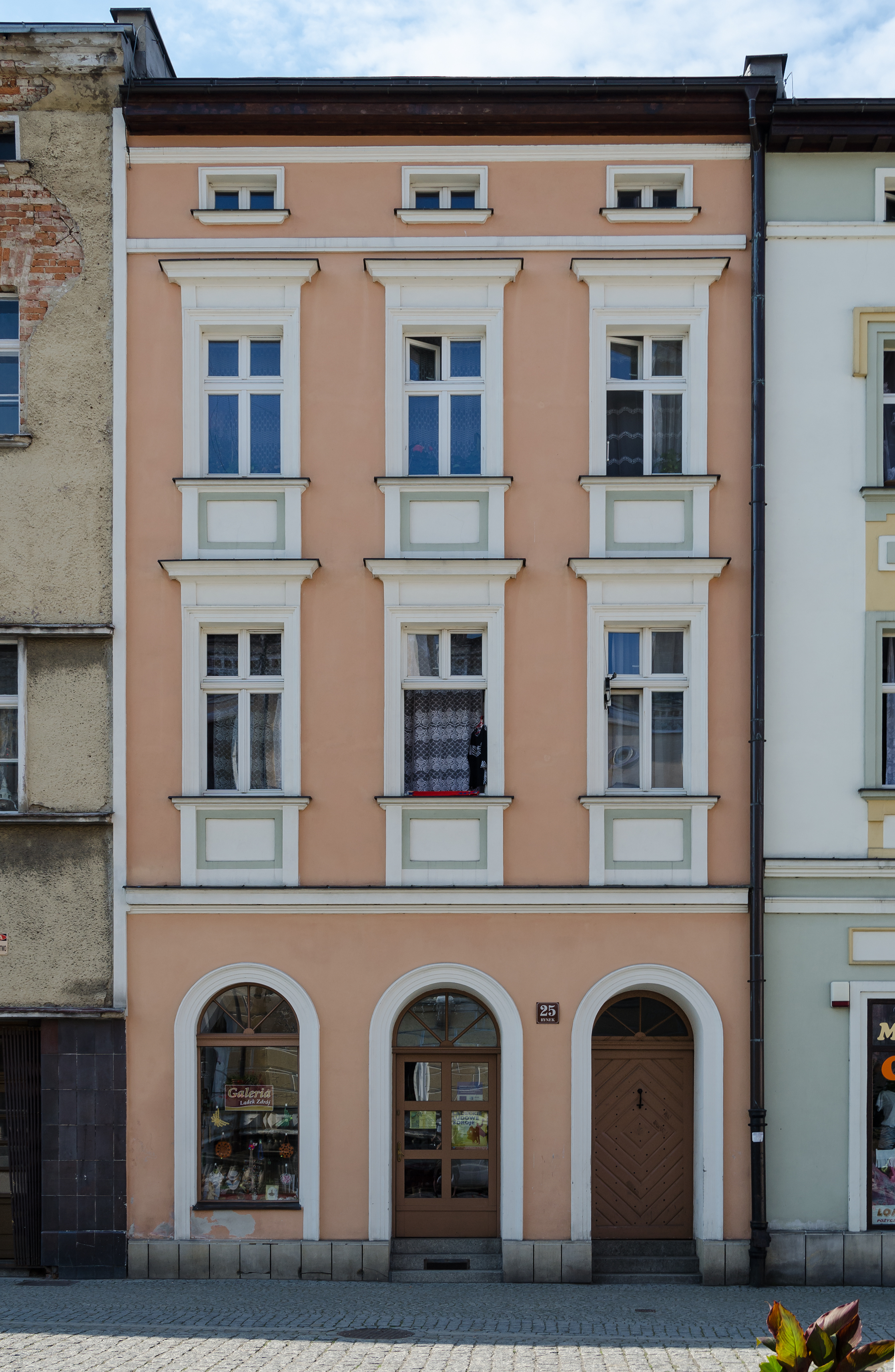 2014 Lądek-Zdrój, Rynek 25 01