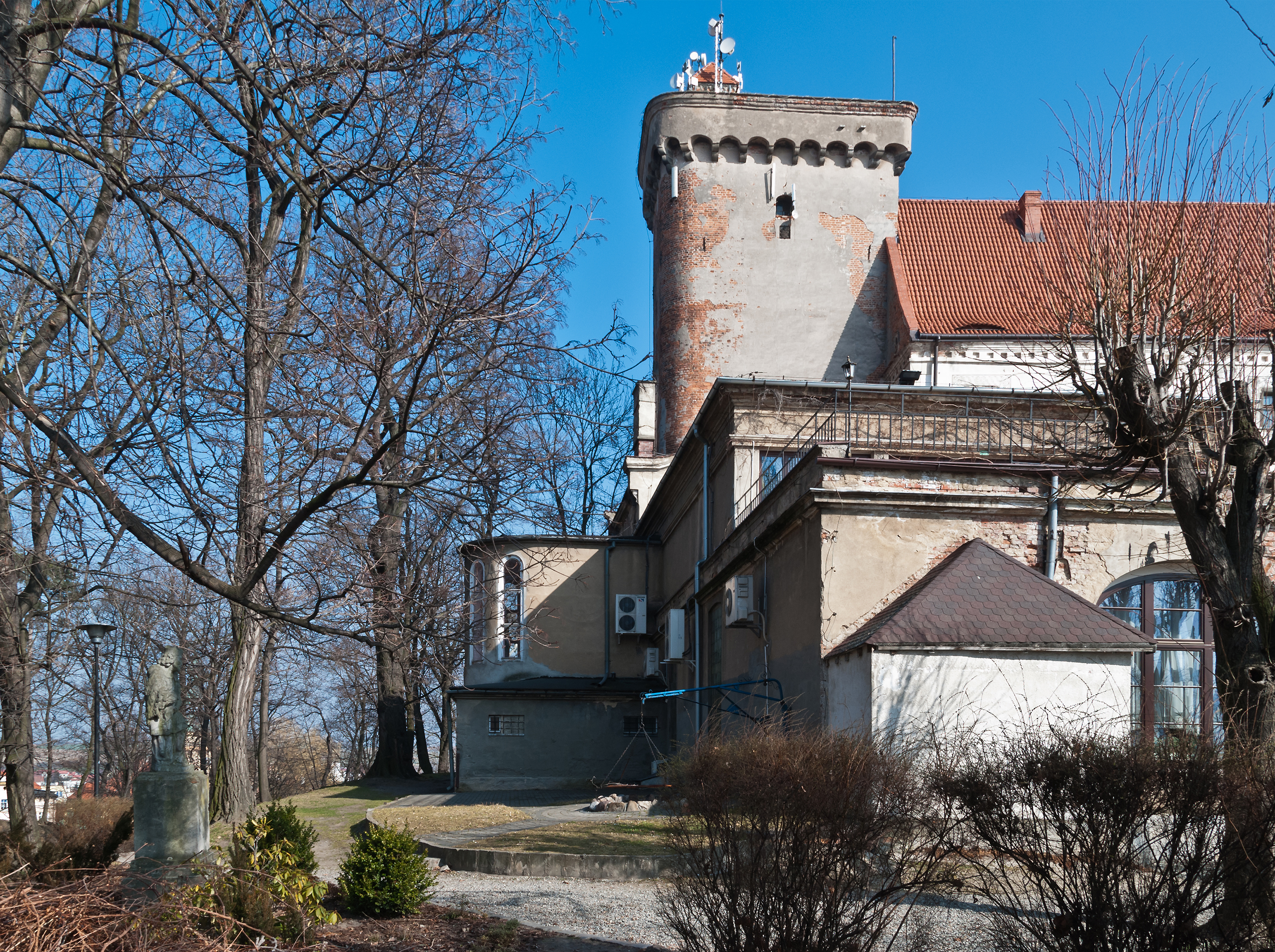 2014 Otmuchów, zespół zamkowy, park 11