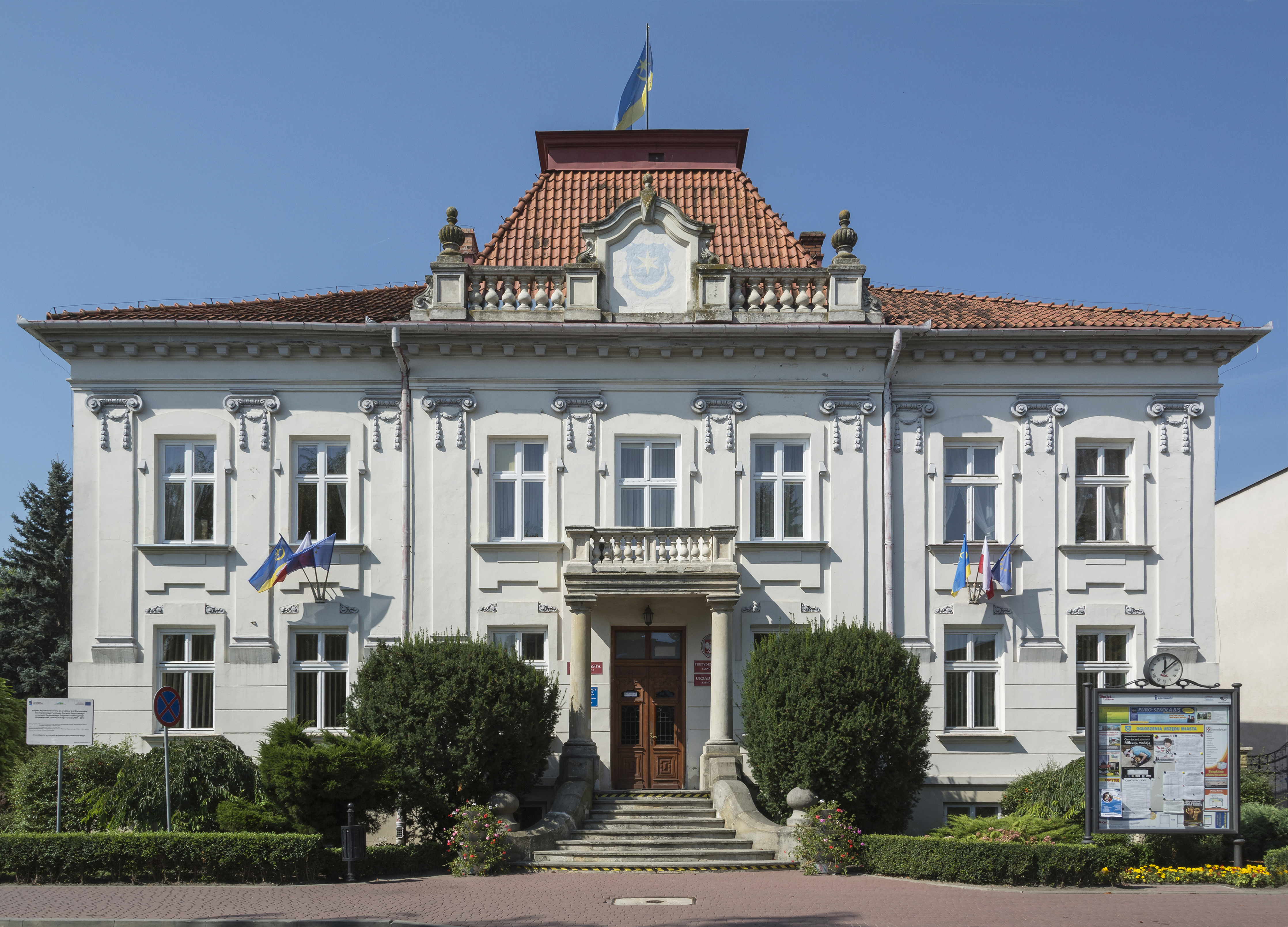 2014 Tarnobrzeg, ratusz 01