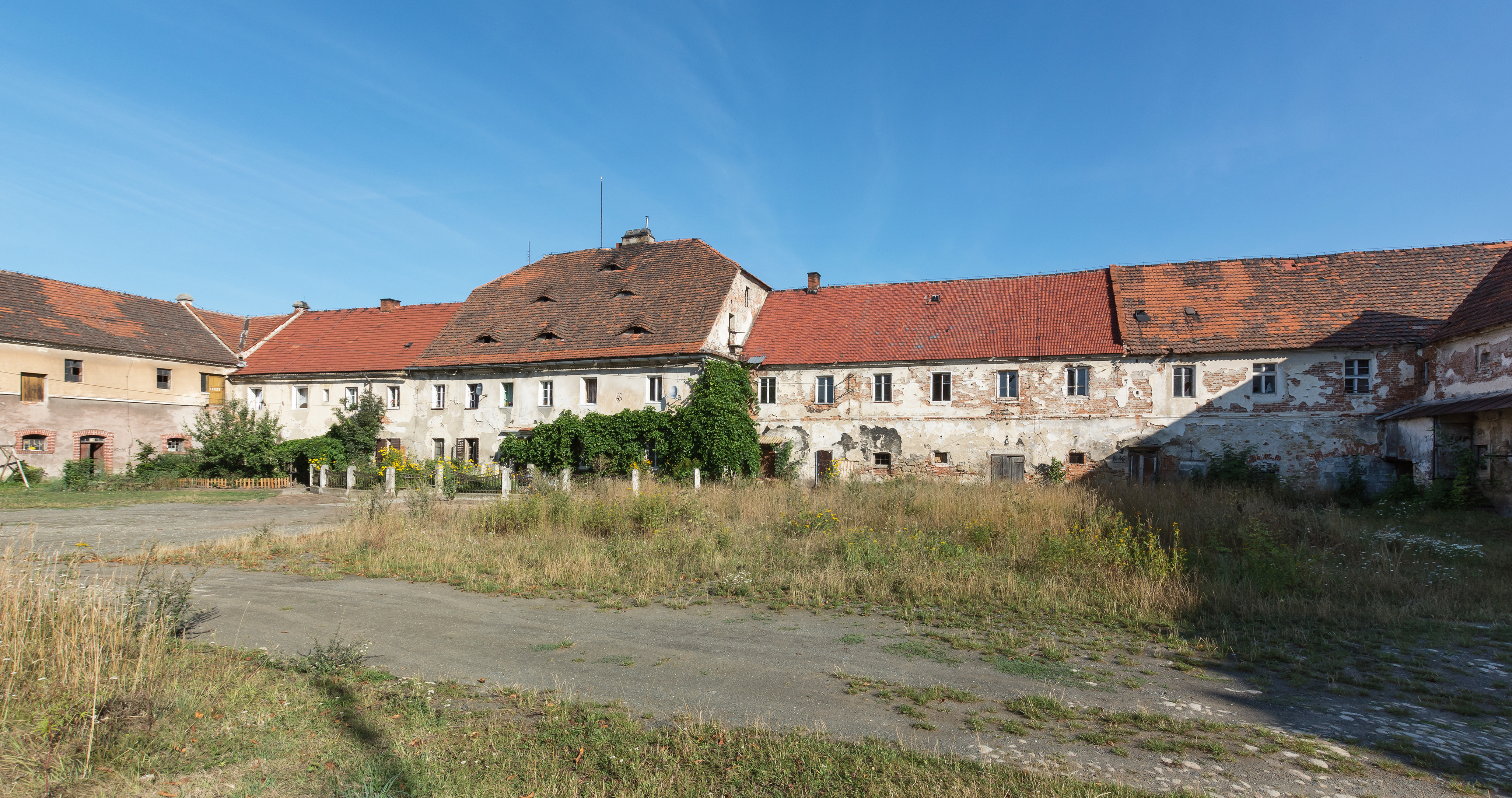 2015 Zespół Dworski w Starym Wielisławiu 02