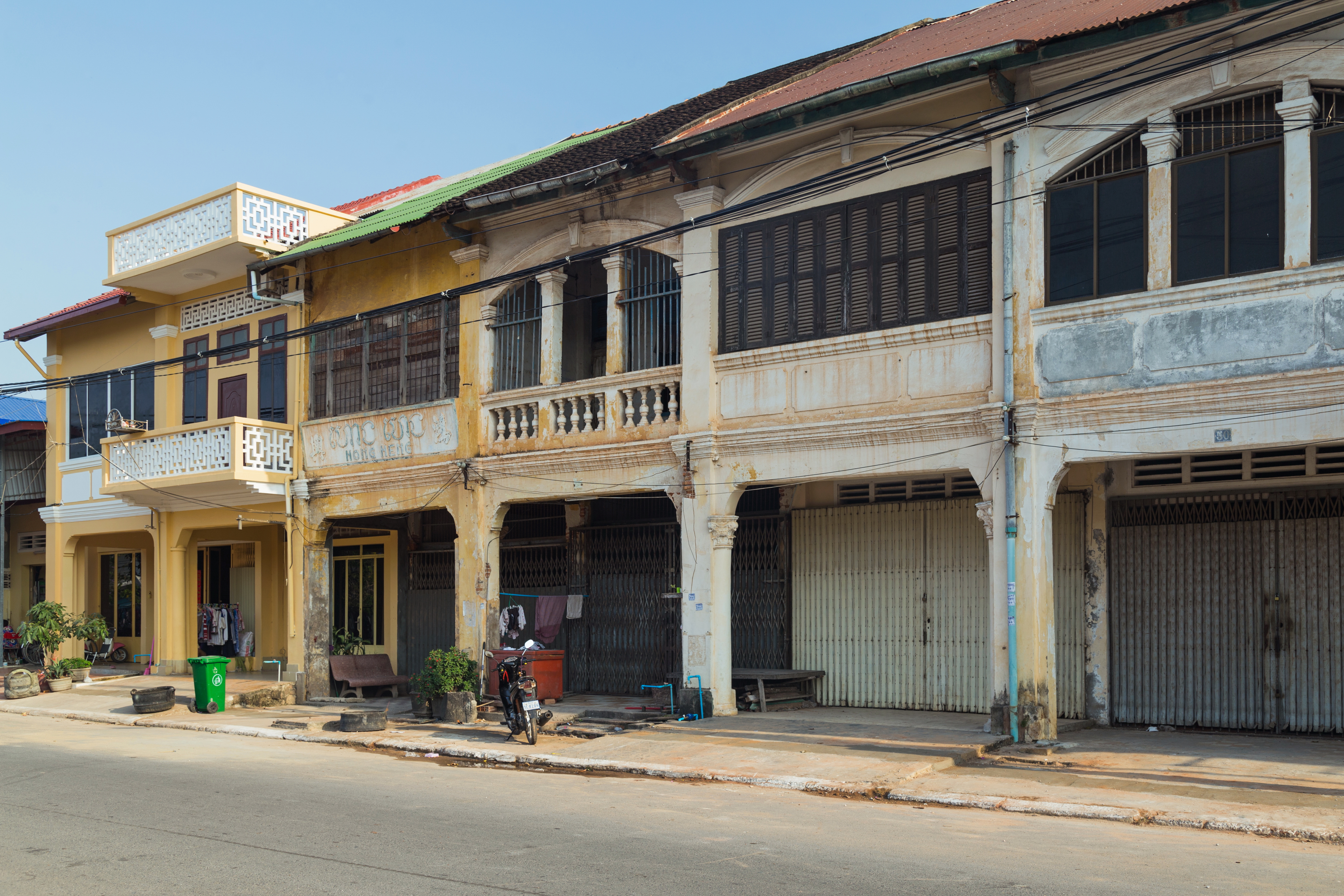 2016 Kampot, Old Market Street, Domy-sklepy (01)