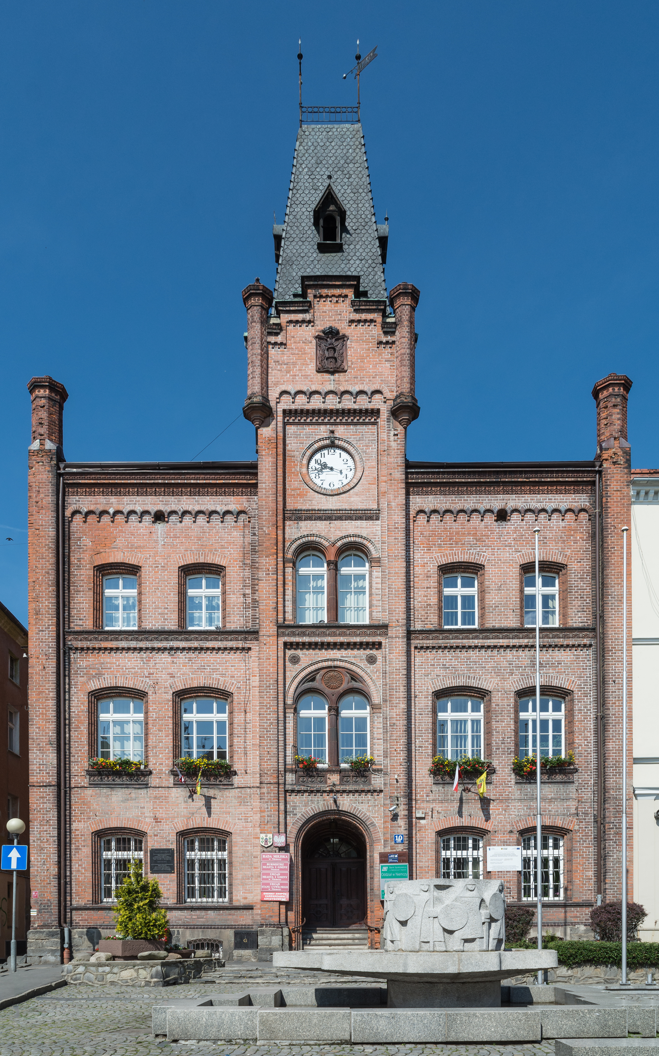 2016 Niemcza, pl. Rynek 10 01