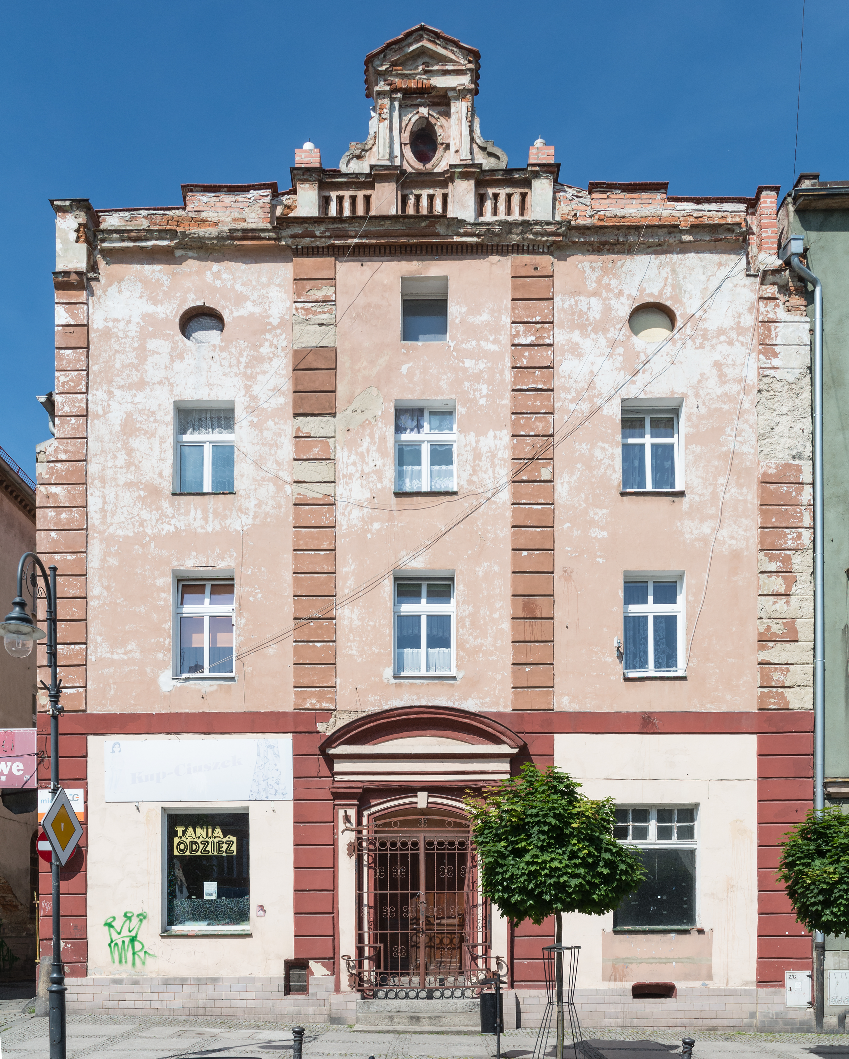 2016 Niemcza, pl. Rynek 16 01