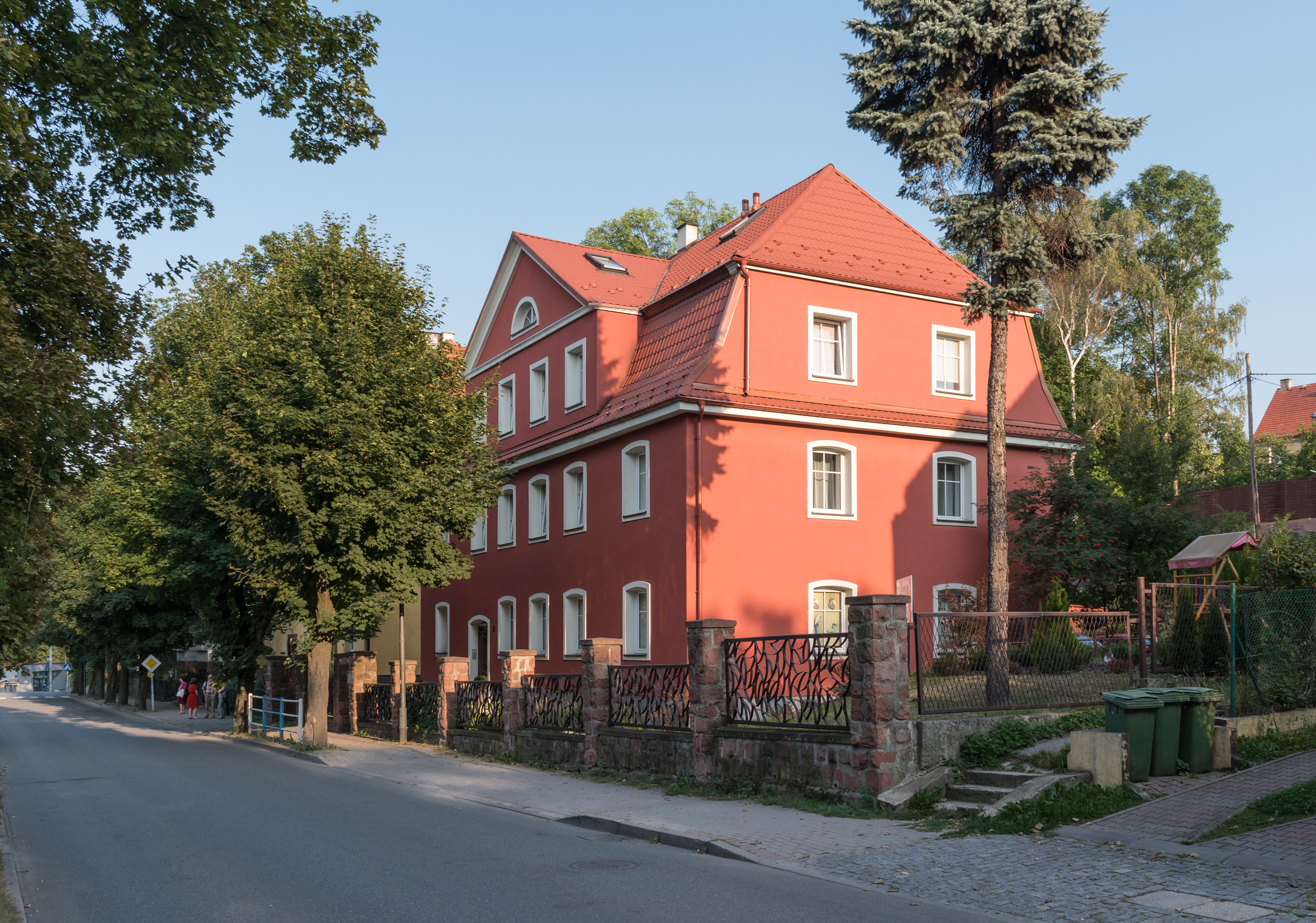 2016 Nowa Ruda, ul. Żeromskiego 3 1