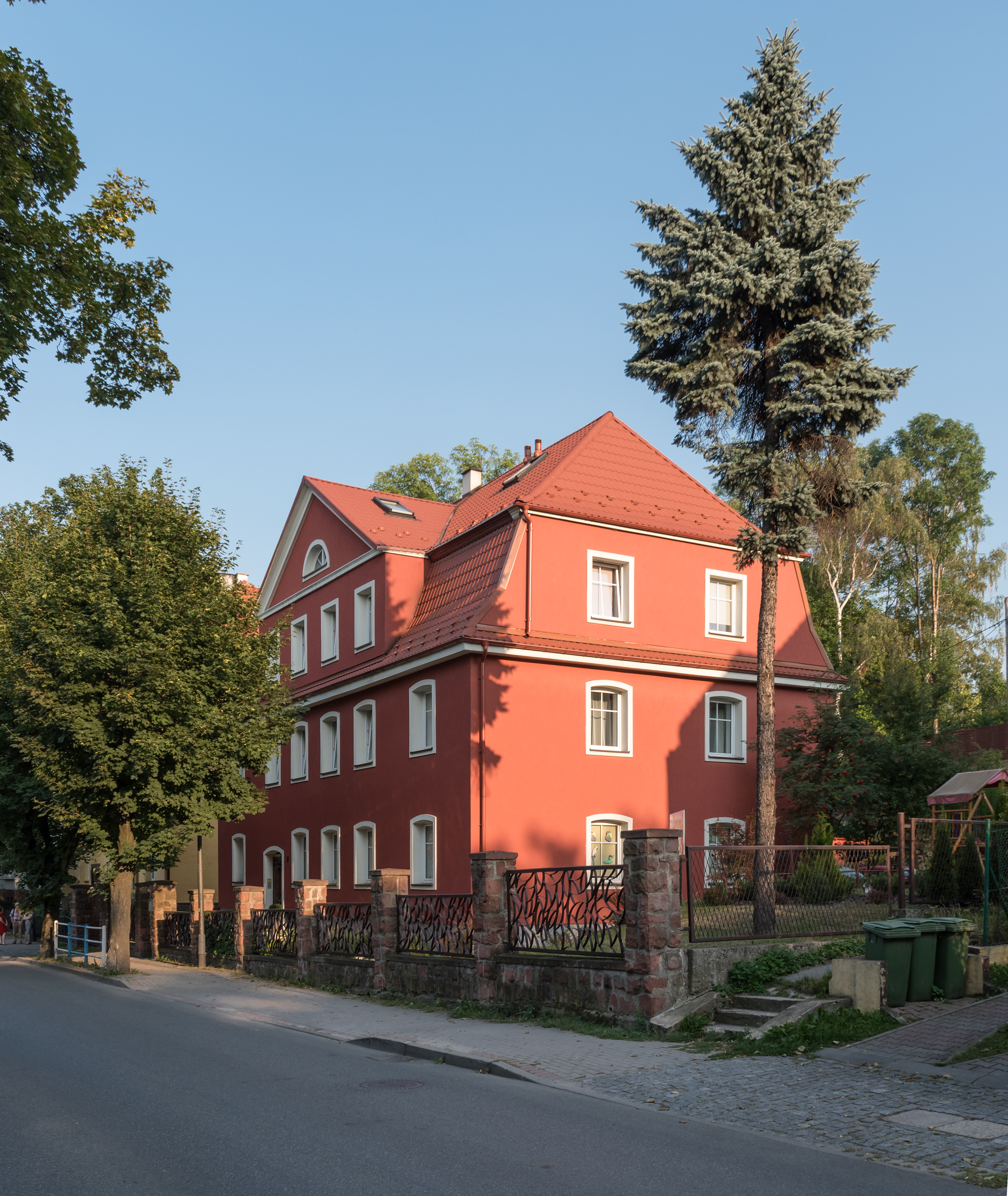 2016 Nowa Ruda, ul. Żeromskiego 3 2