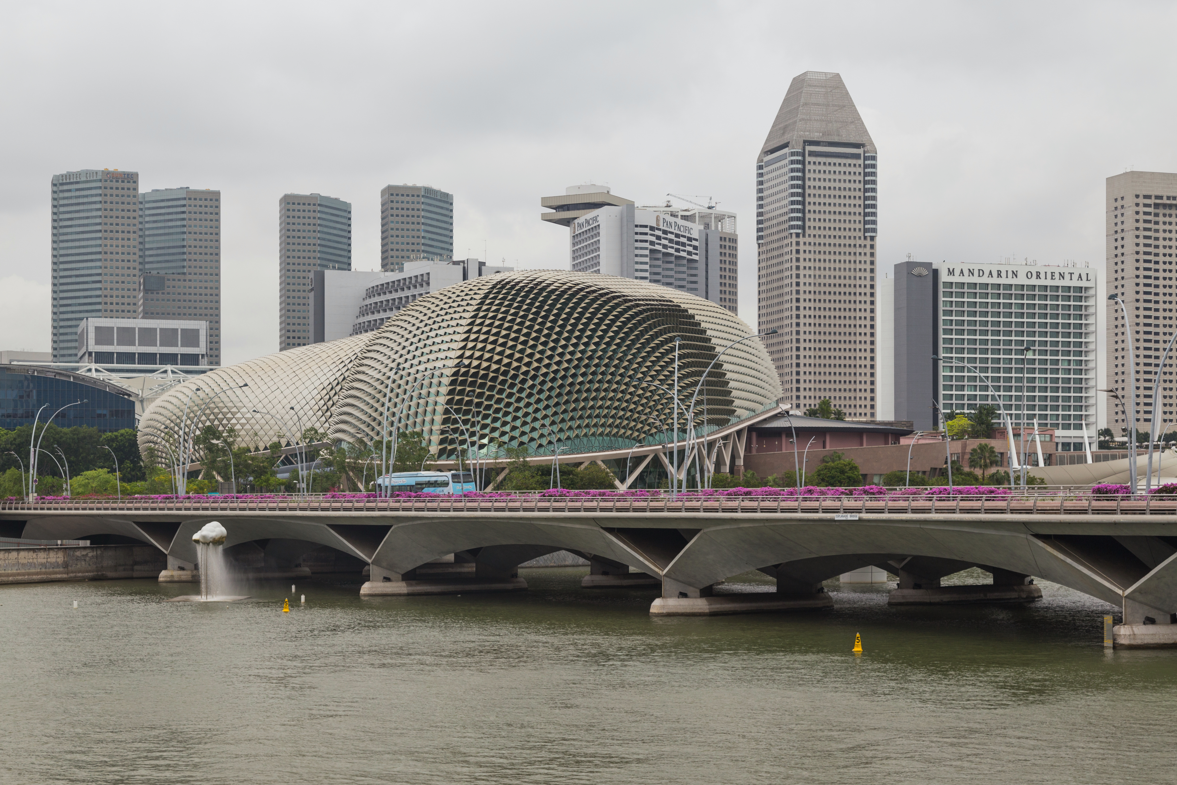 2016 Singapur, Downtown Core, Esplanade – Theatres on the Bay (04)