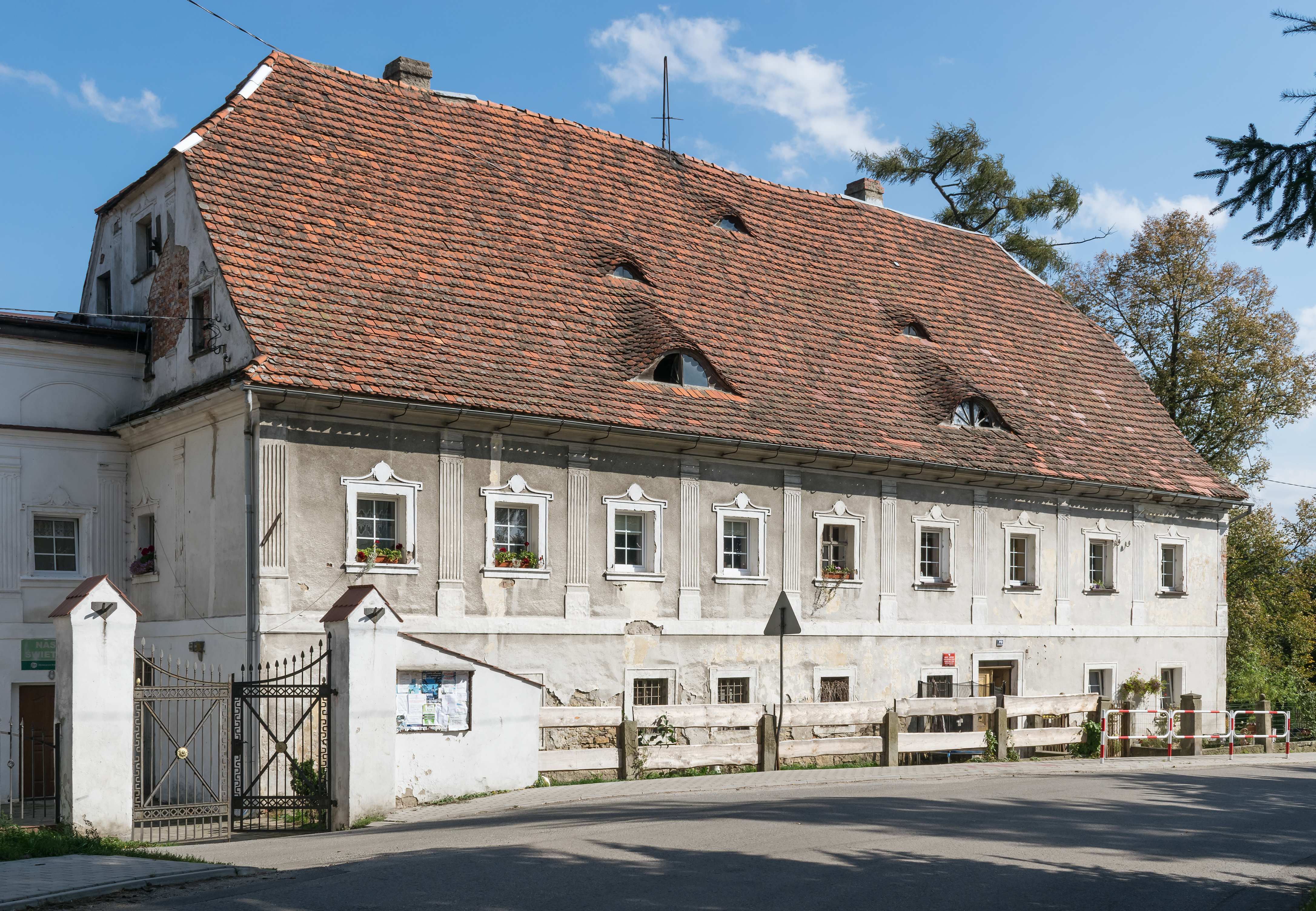 2017 Dwór empirowy w Długopolu Górnym 2