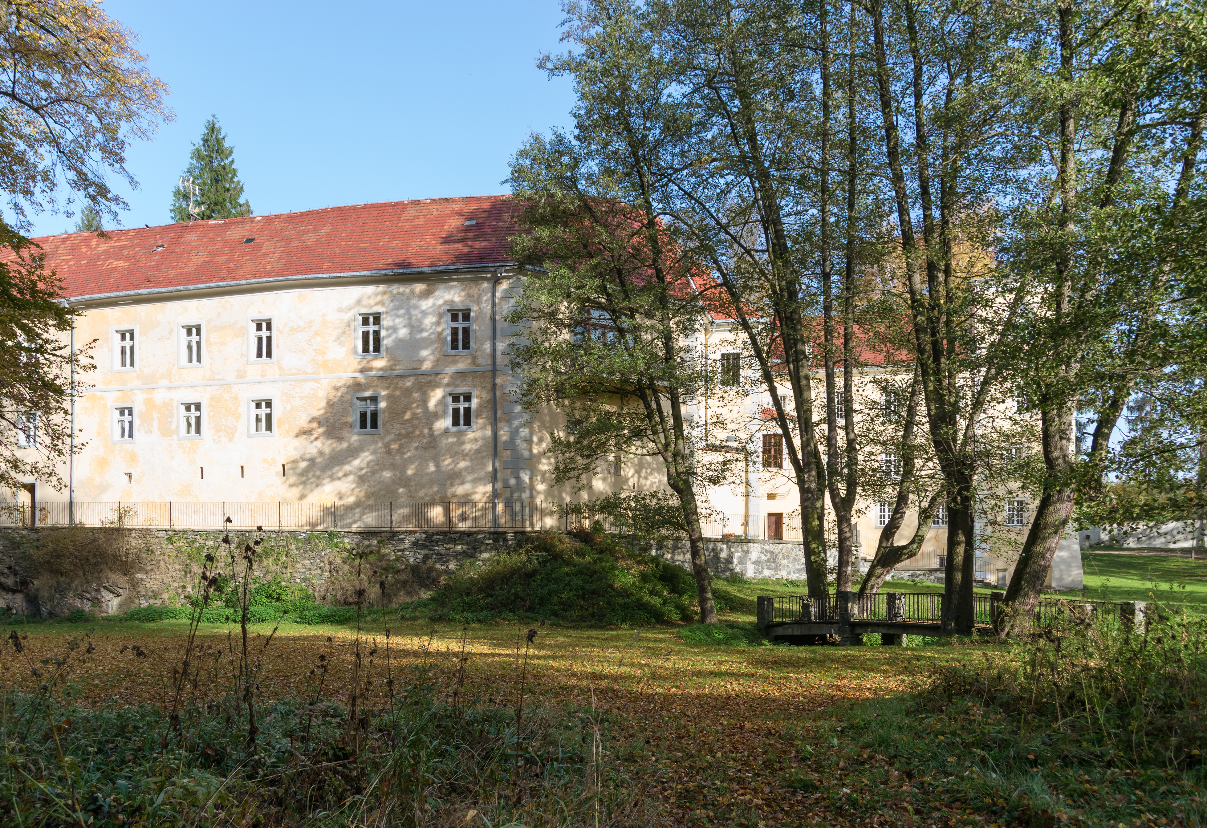 2017 Park przy pałacu w Trzebieszowicach 1