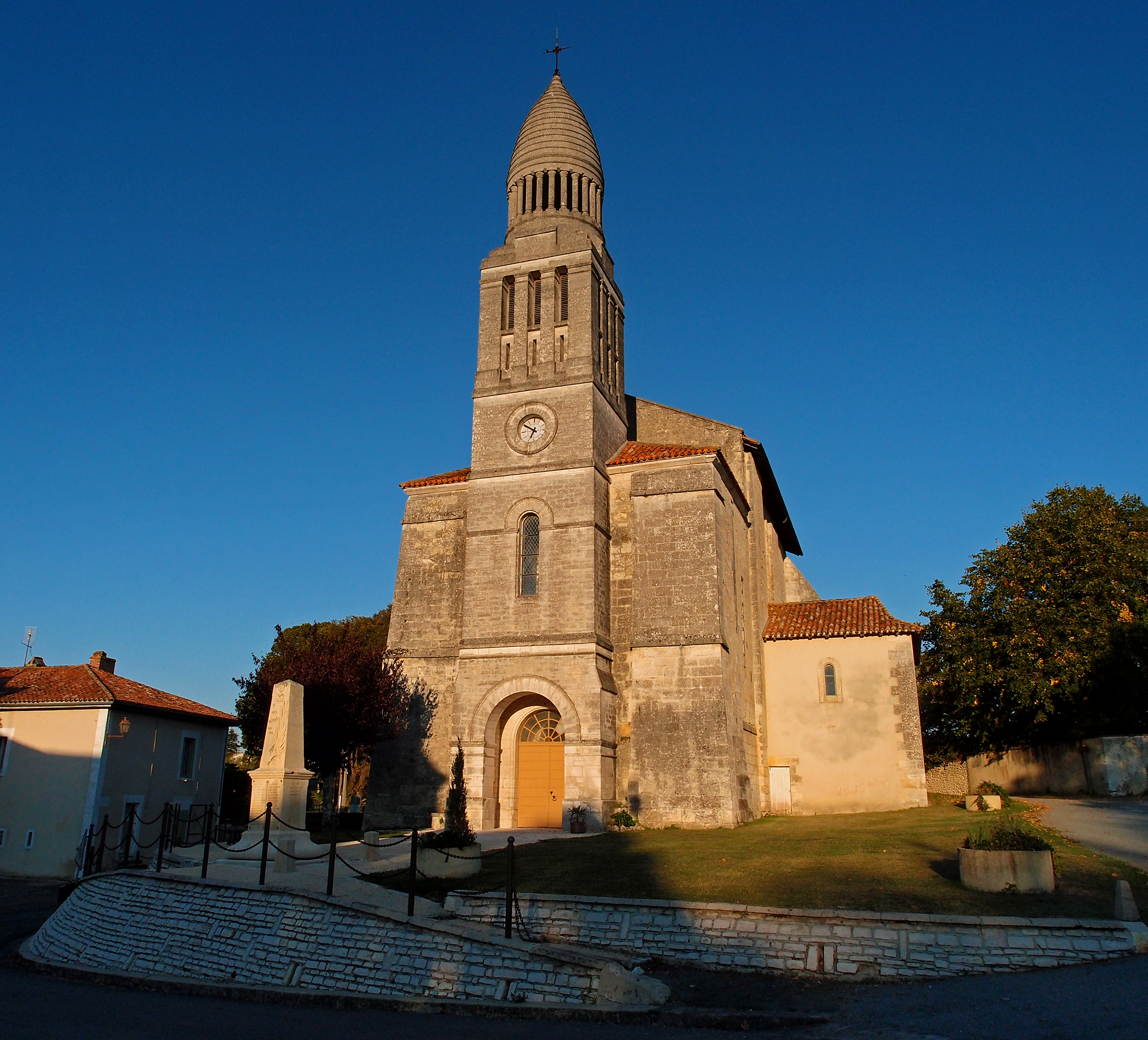 Église Saint-Pierre-aux-Liens, Allemans (1)