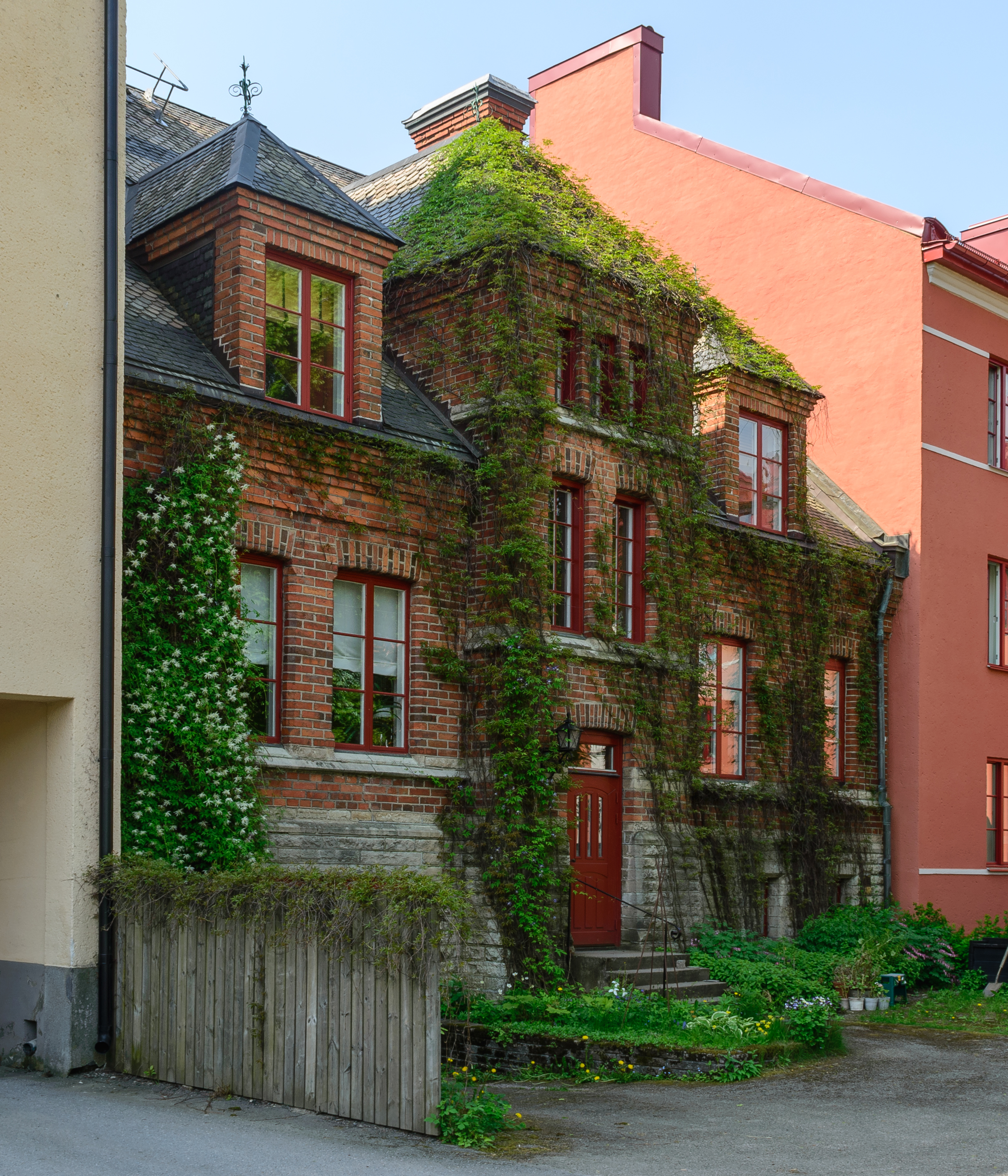 Adolf Kjellströms villa May 2014 02