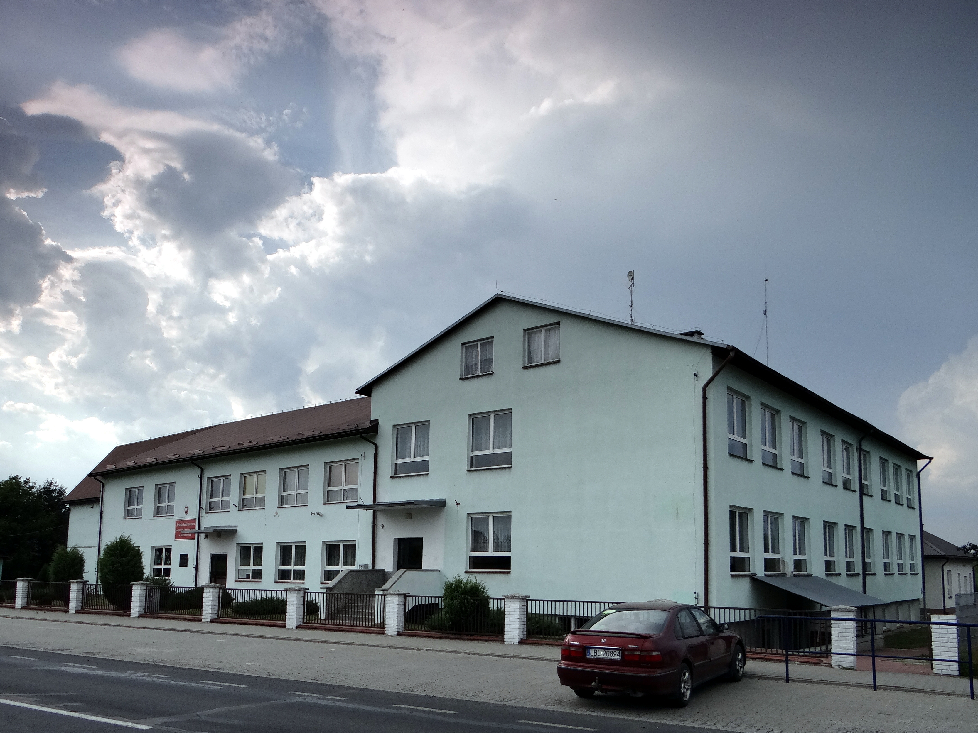 Aleksandrów - budynek szkoły