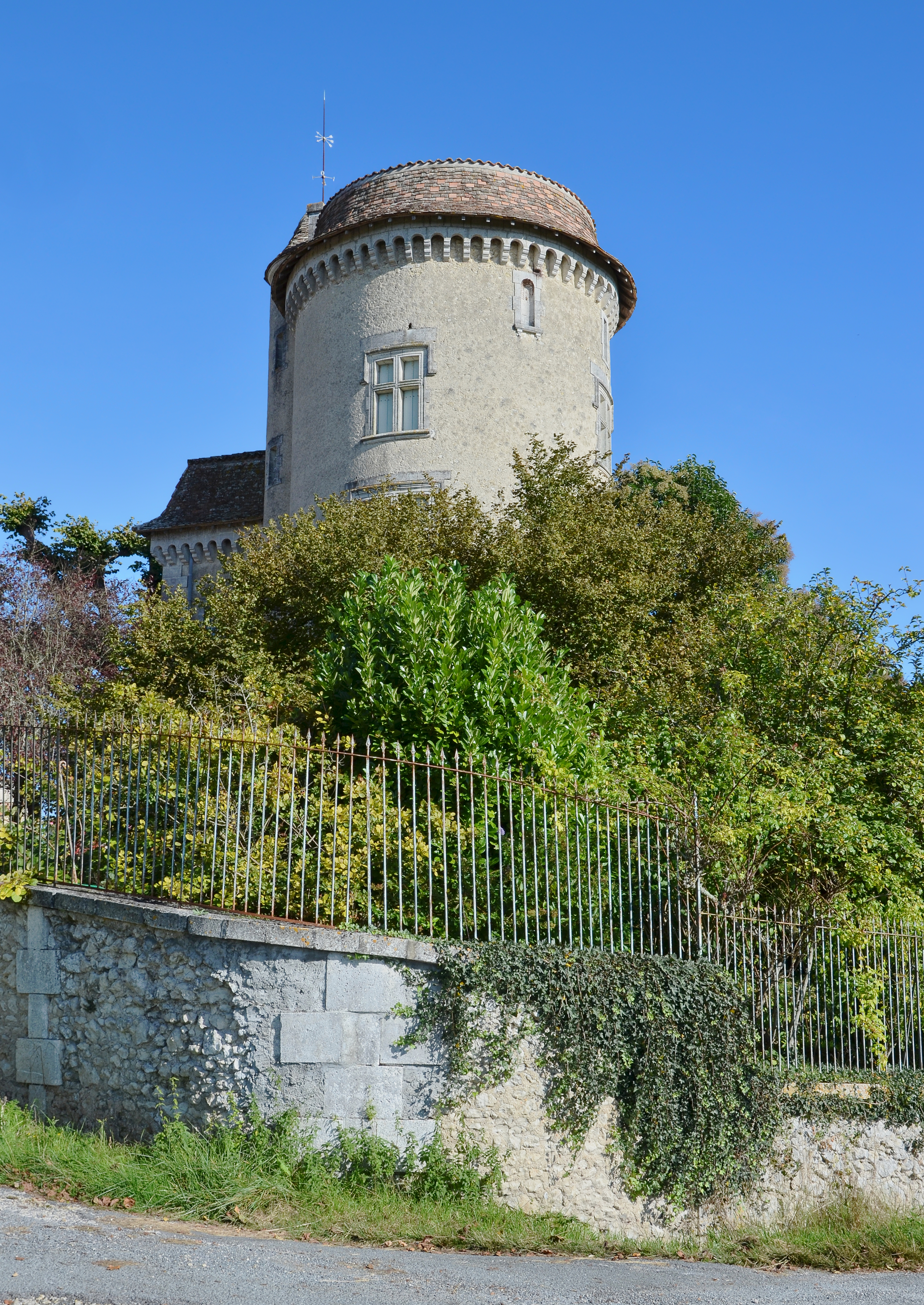Allemans 24 Château du Meynard Tour-logis 2014b