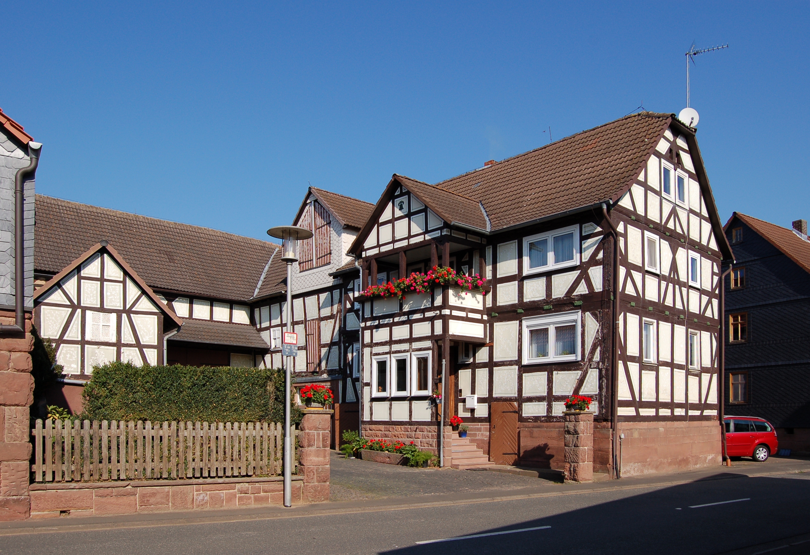 Alter Kirchweg 21 (Stausebach) II