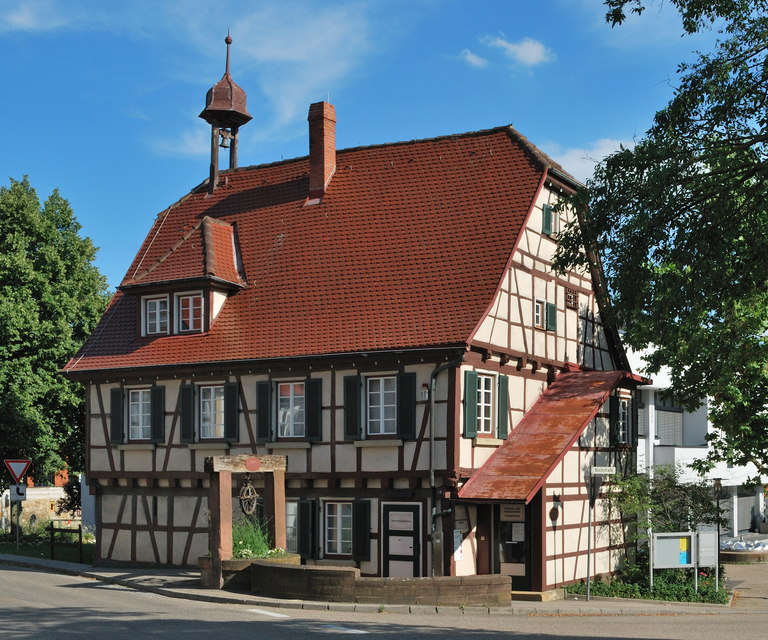 Altes Rathaus Höfingen (1)