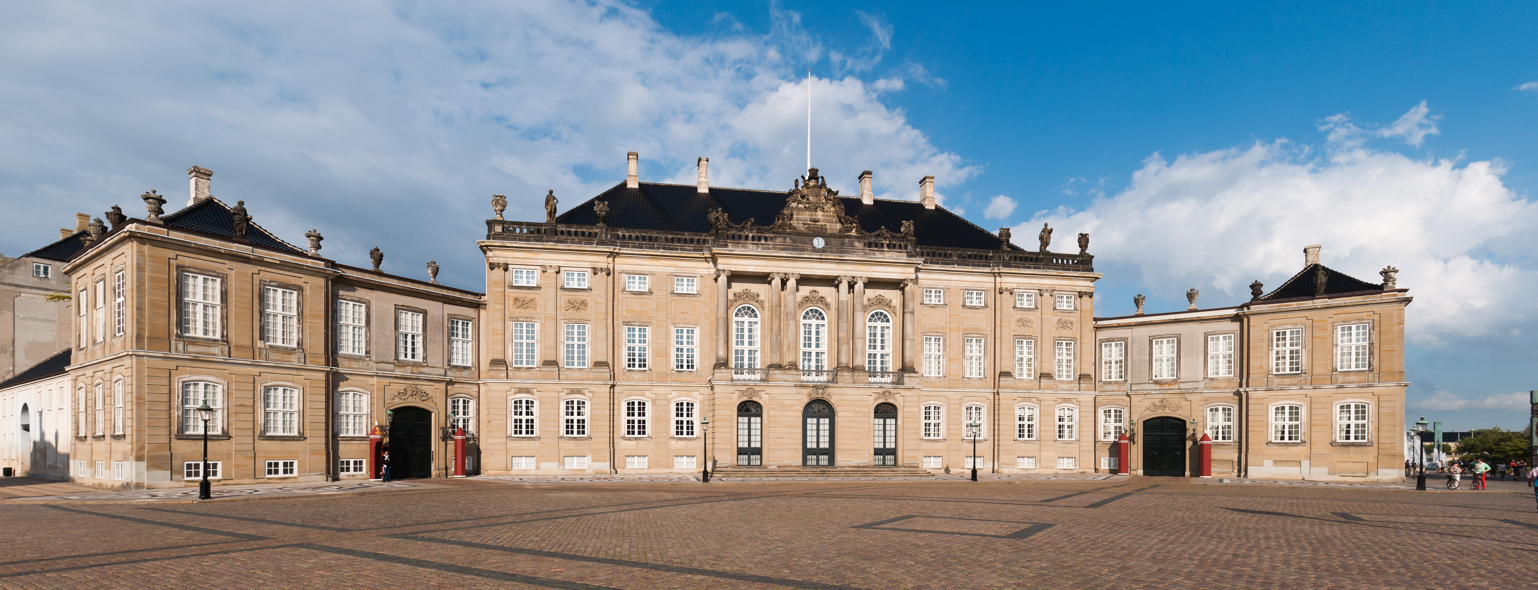 Amalienborg Palace Copenhagen 2014 02