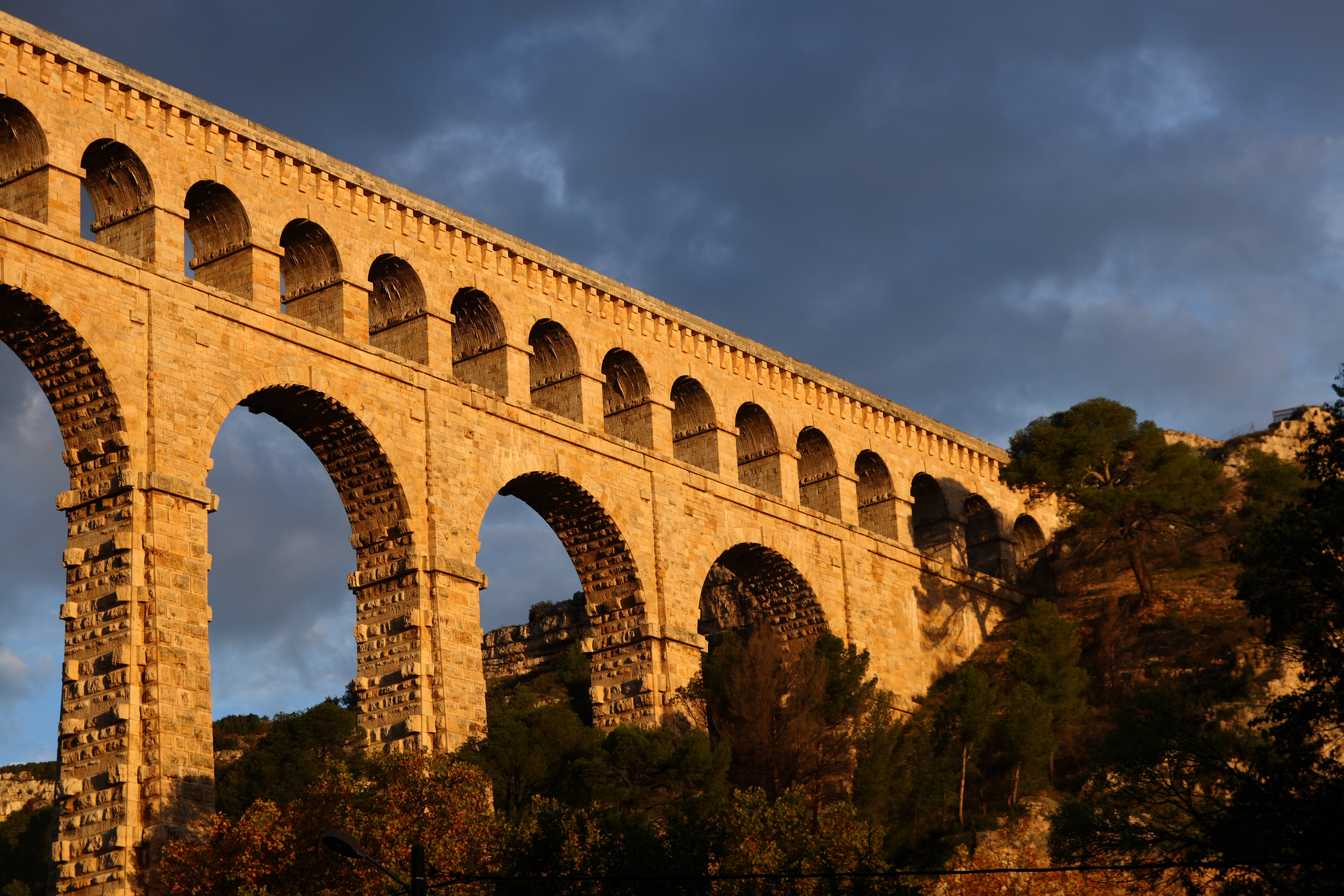 Aqueduc de Roquefavour vu du petit parking au Sud Ouest