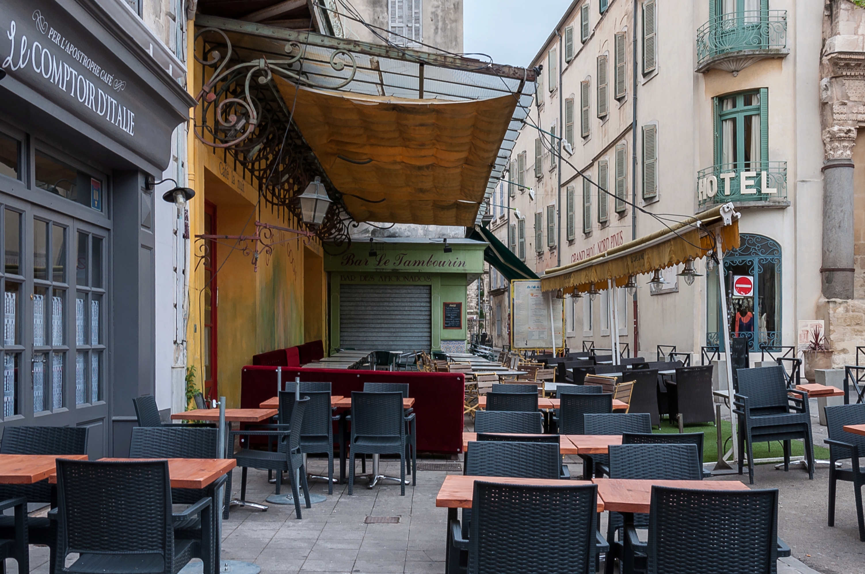 Arles Place du Forum Café terasse 2015