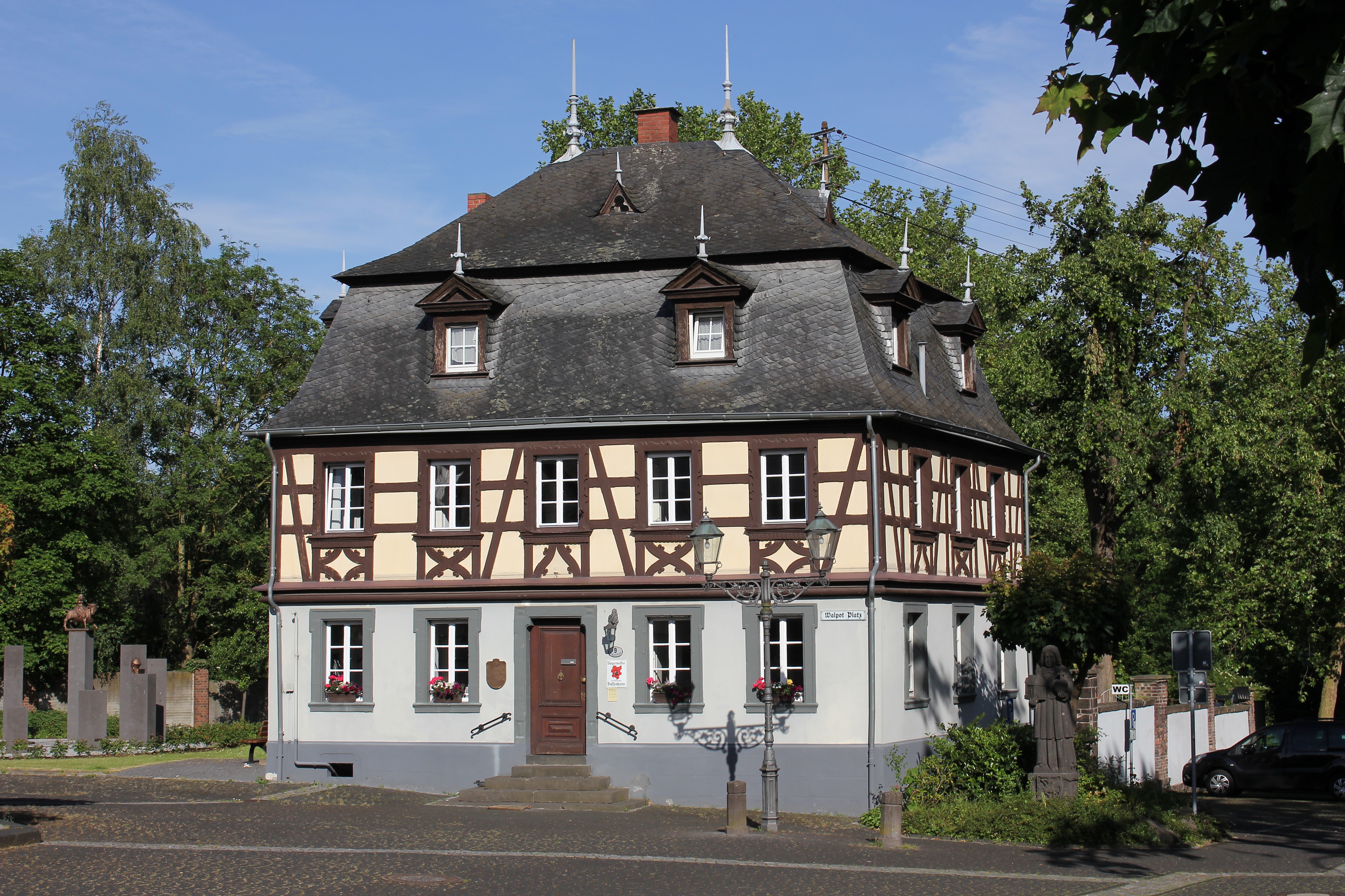 Bassenheim, Rathaus (2015-06-07 1835 Sp)