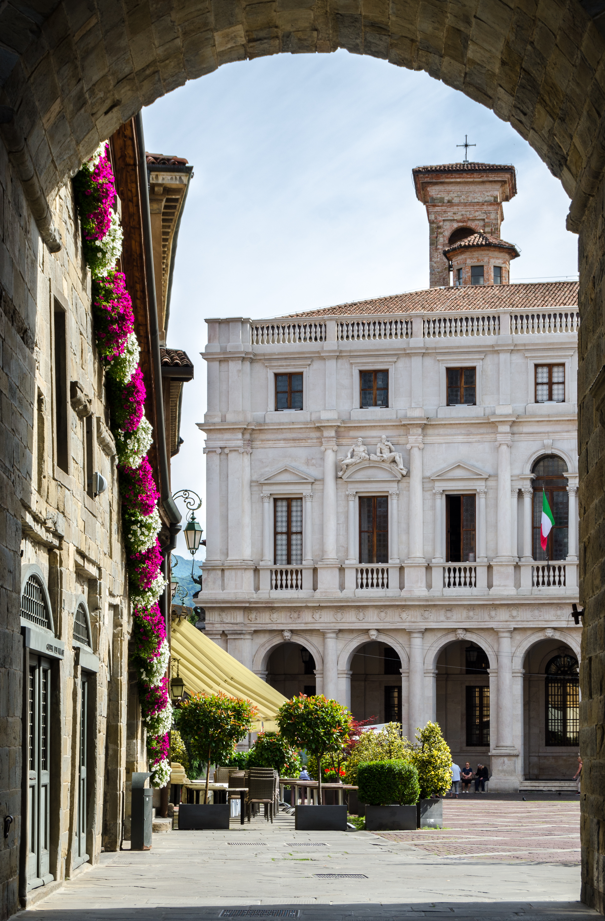 Bergamo, Piazza Vecchia, 2016-06 CN-02