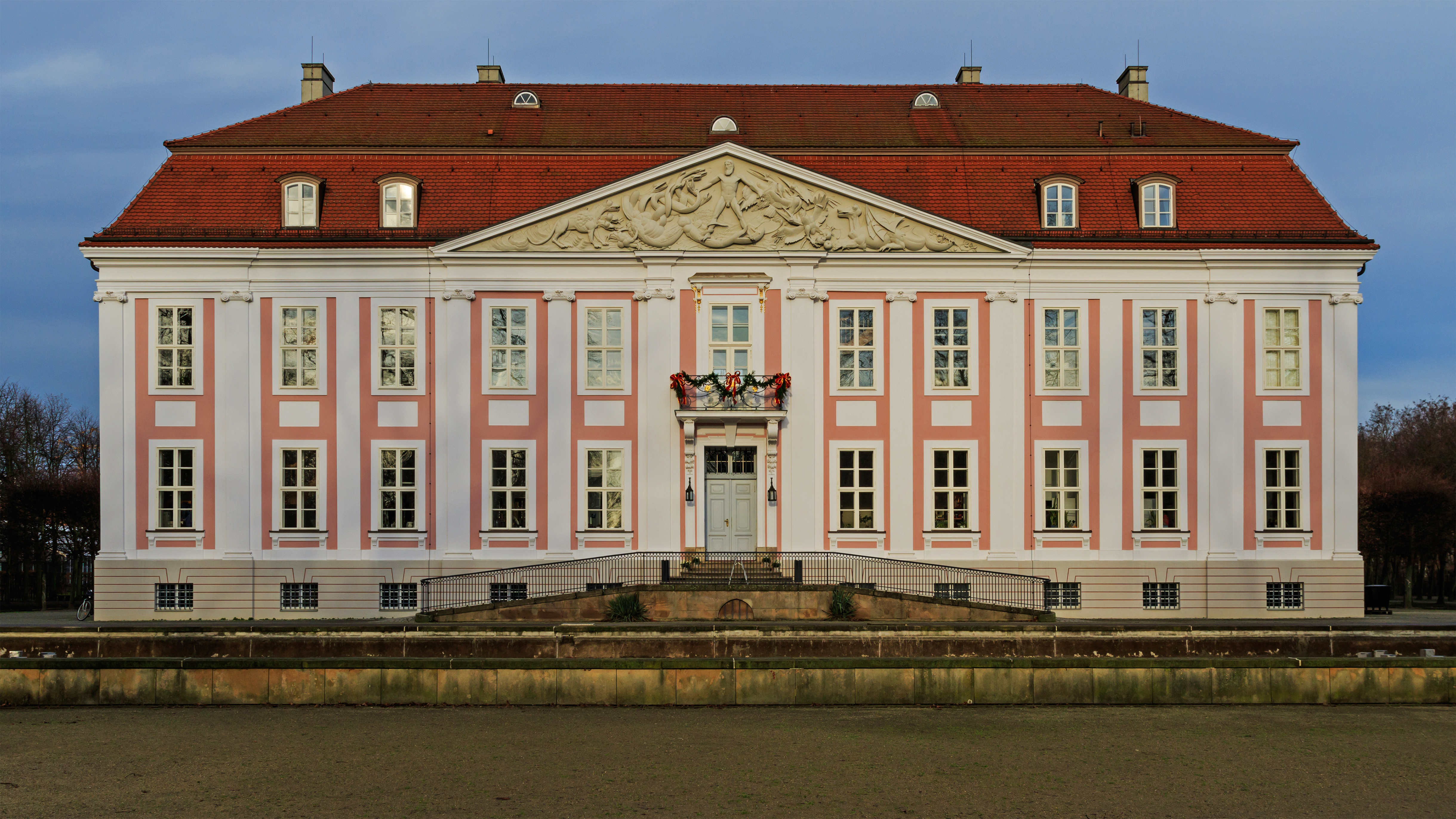 Berlin Tierpark Friedrichsfelde 12-2015 Schloss img1