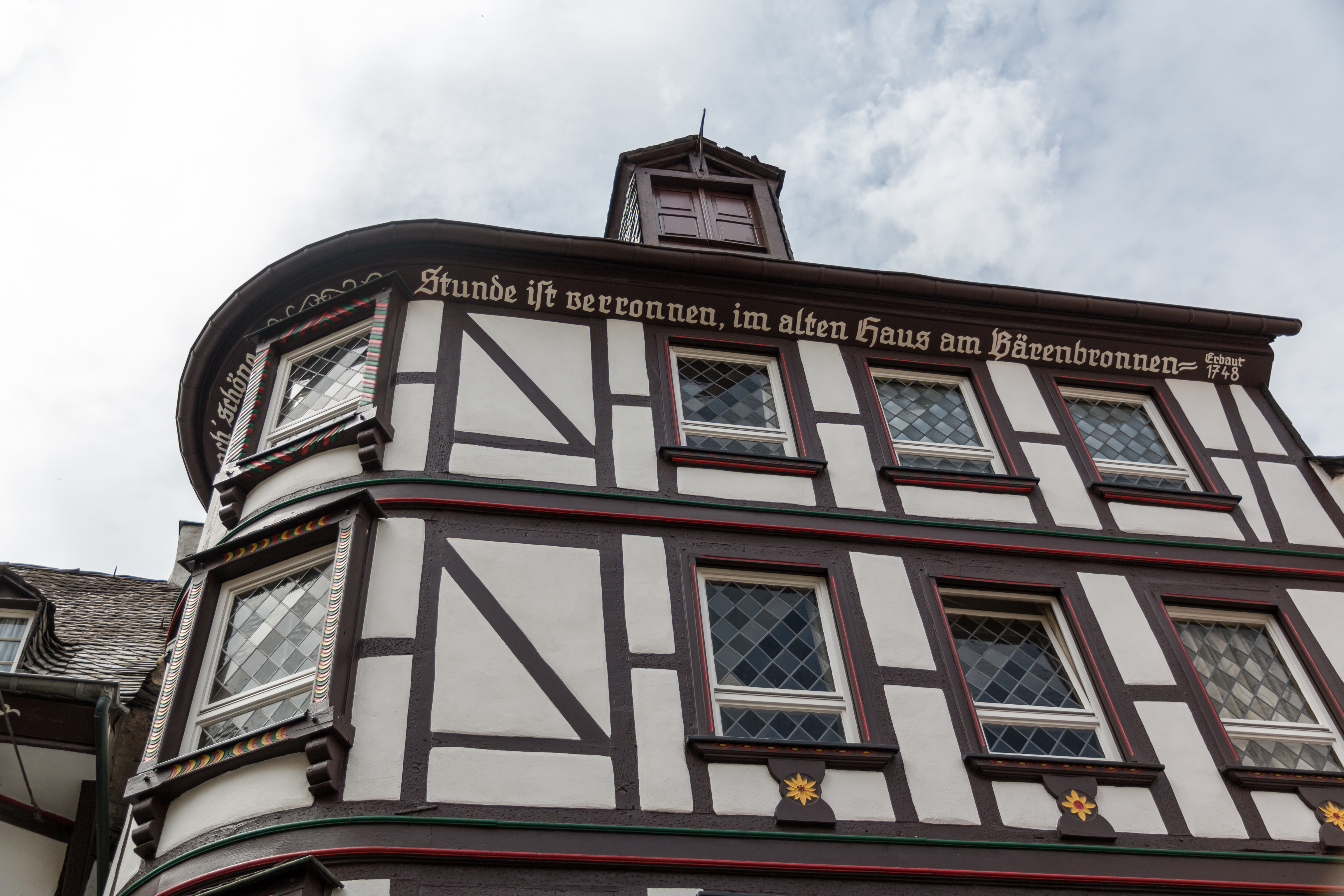 Bernkastel-Kues, Hausgiebel -- 2015 -- 7559