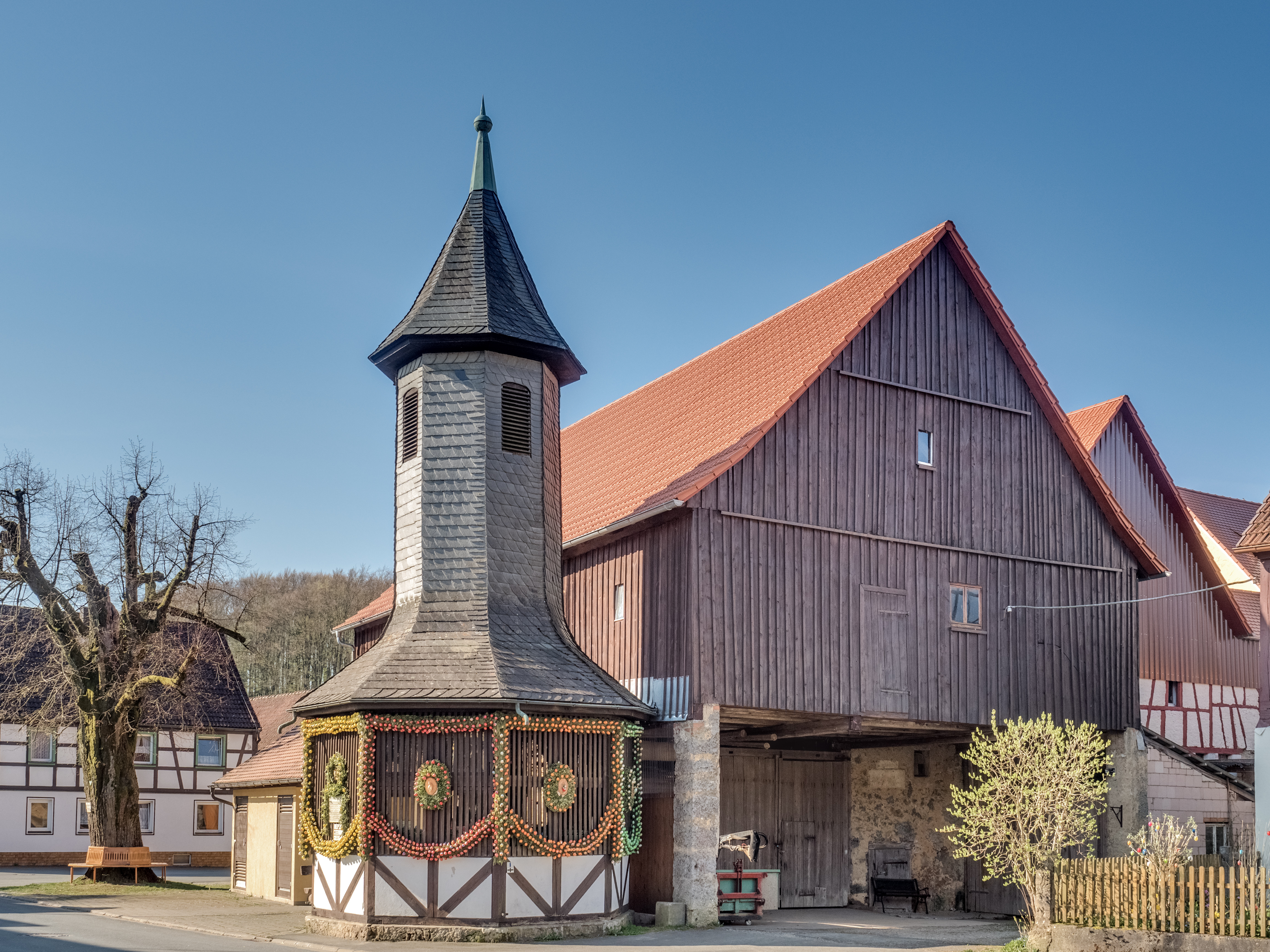 Birkenreuth-Easter fountain-P4194405hdr