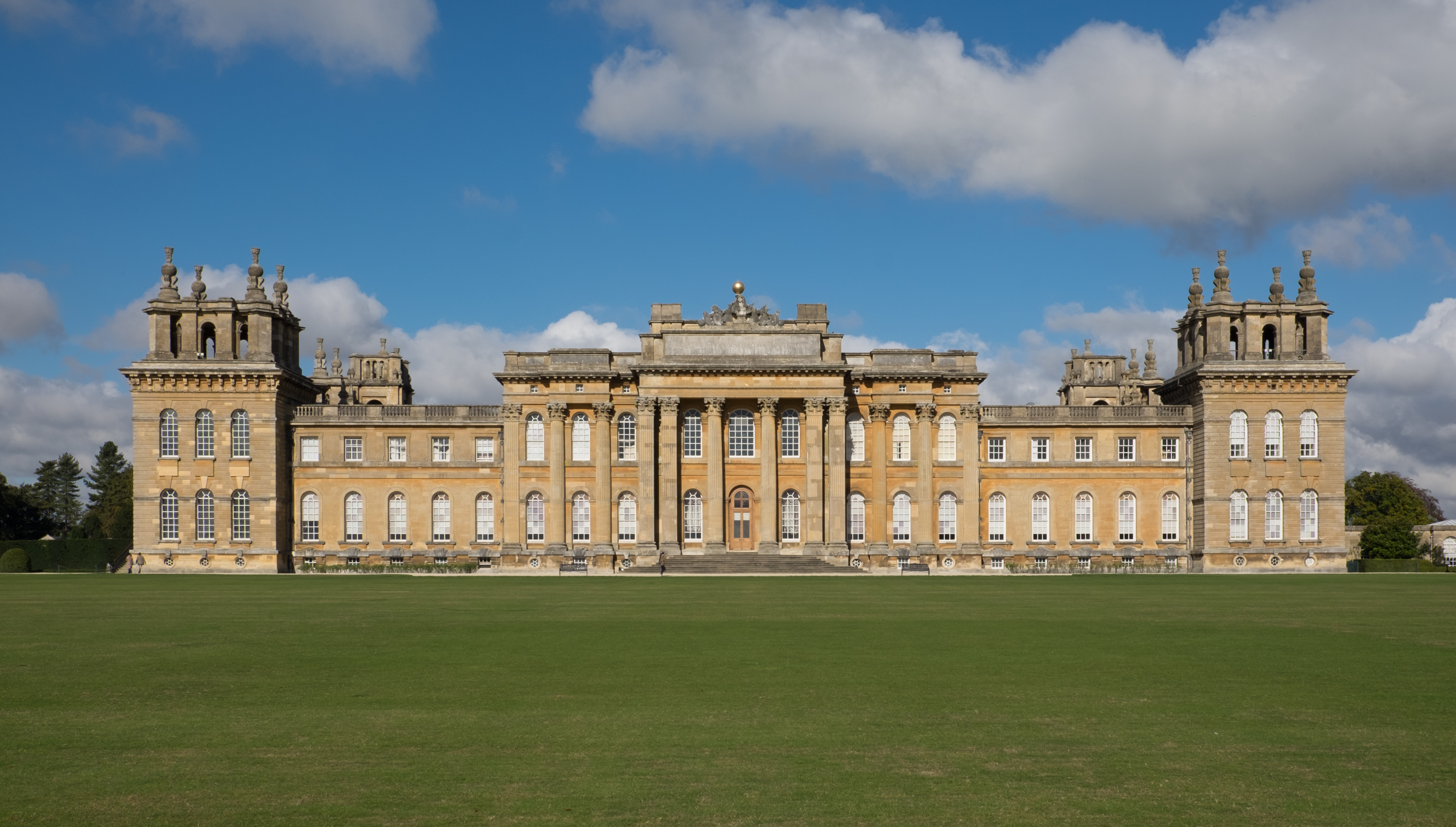 Blenheim Palace facade October 2016