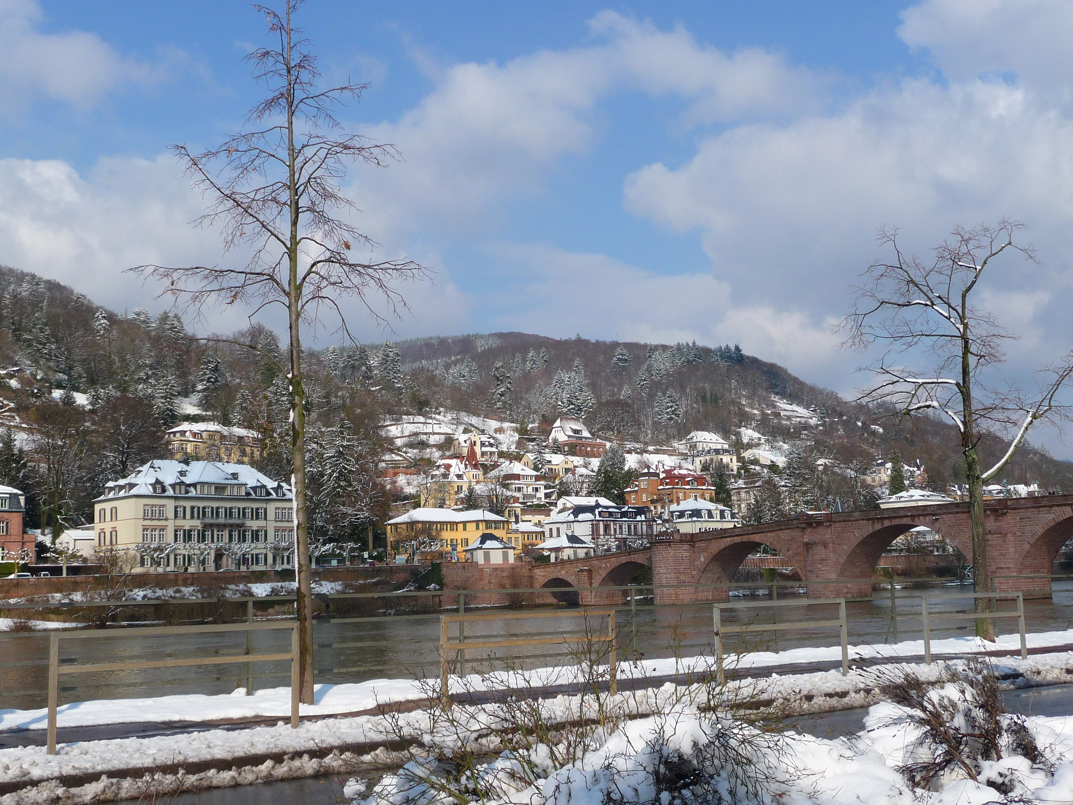 Blick auf alte Brücke von Altstadt