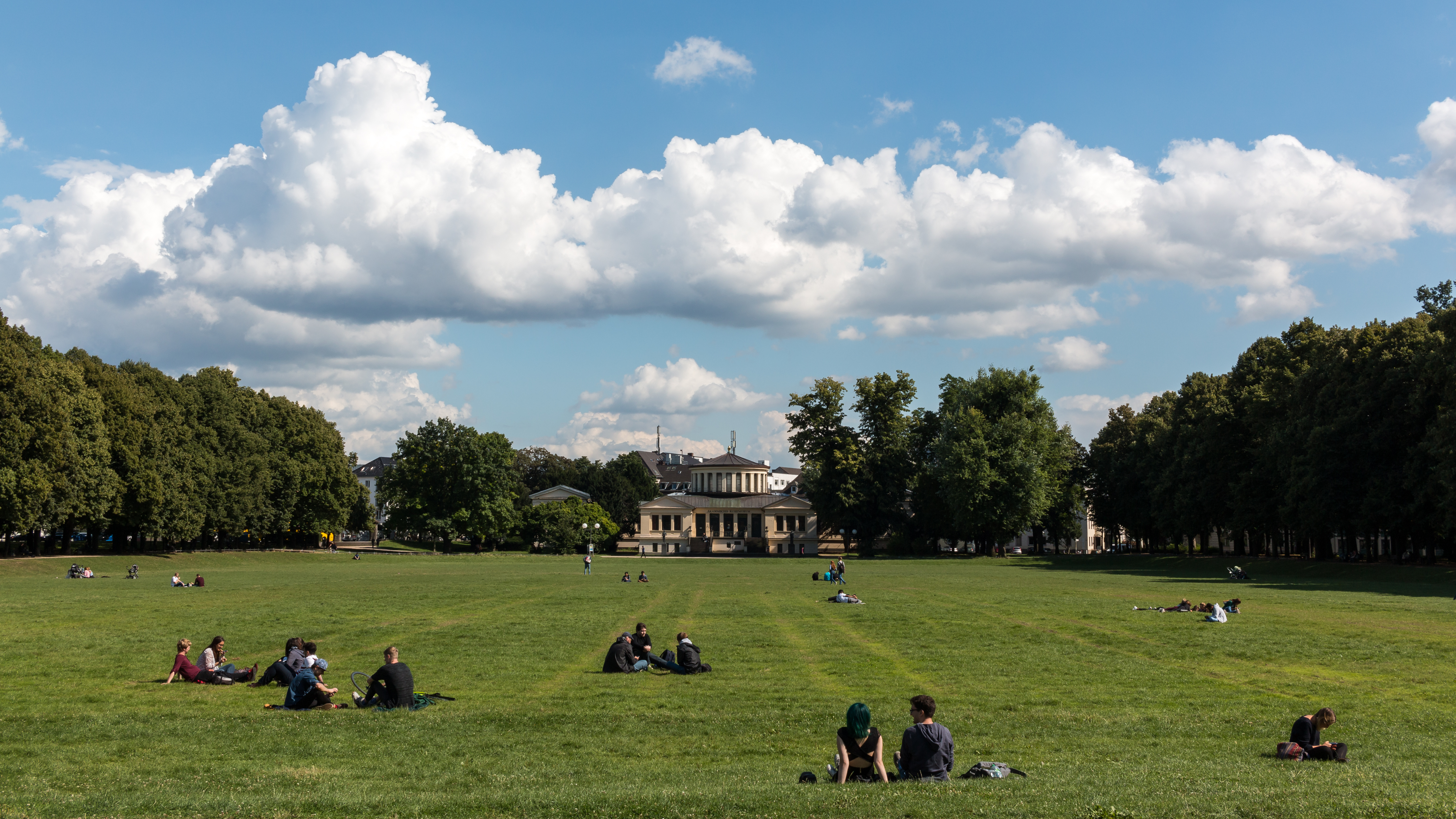 Bonn, Hofgarten (und Akademisches Kunstmuseum) -- 2016 -- 4005