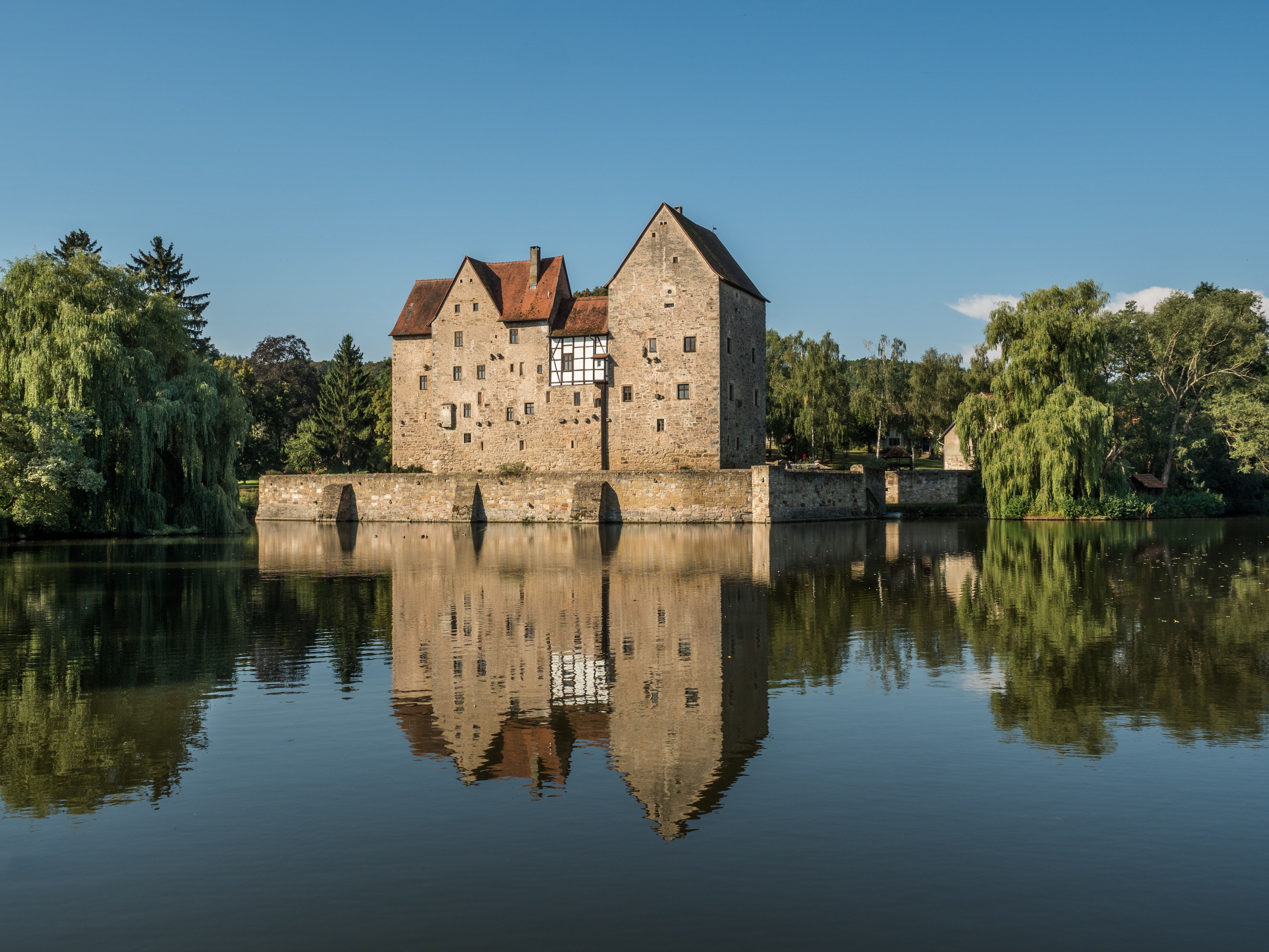 Brennhausen-Wasserburg-8287390