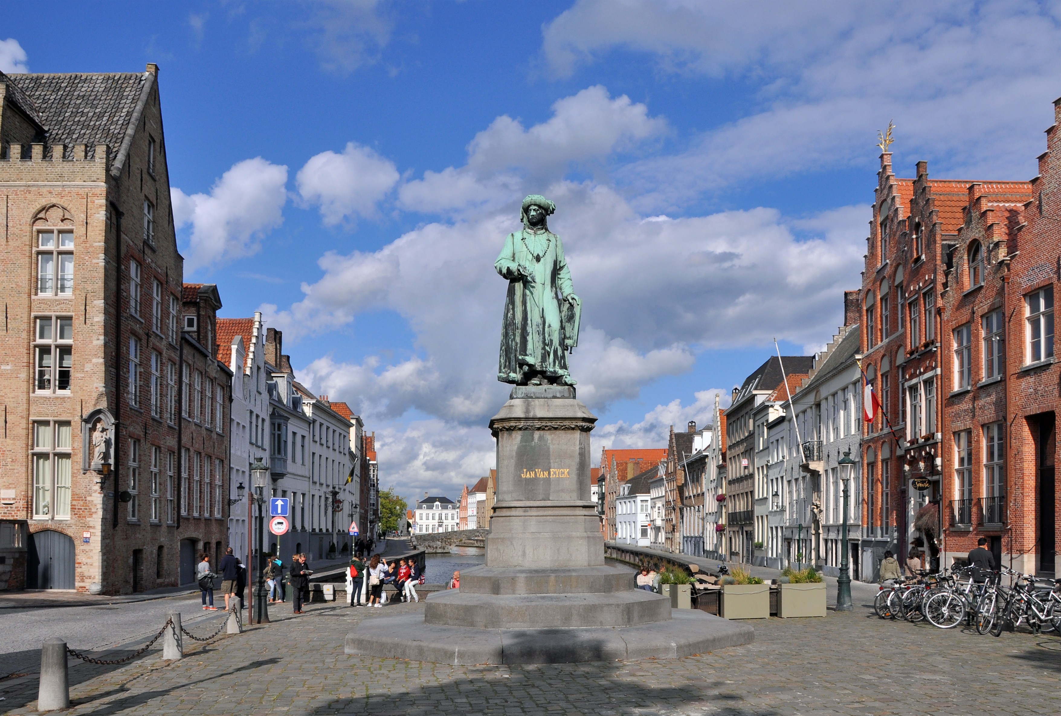 Brugge Jan van Eyckplein R01