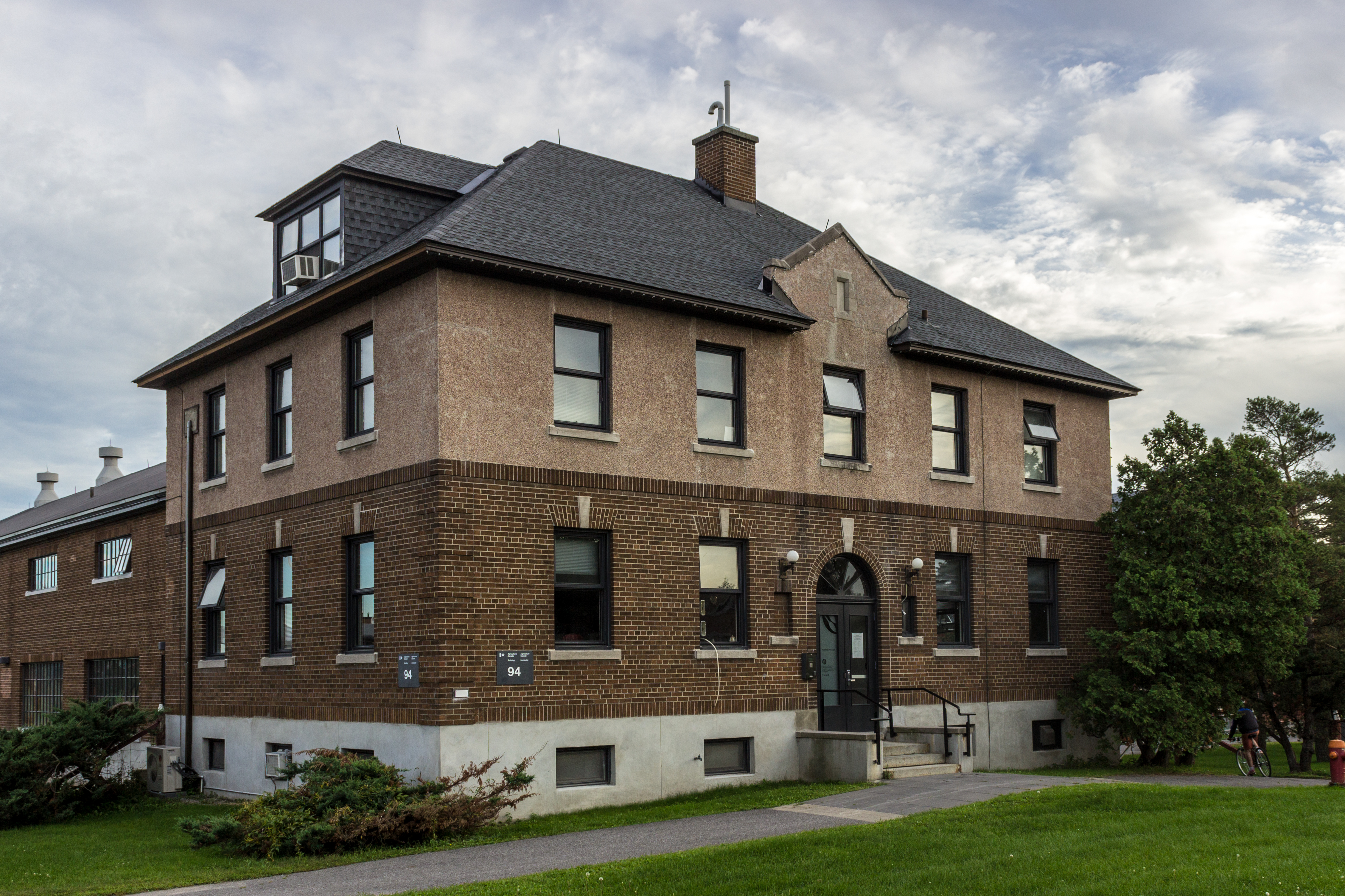Building 94 CEF Ottawa