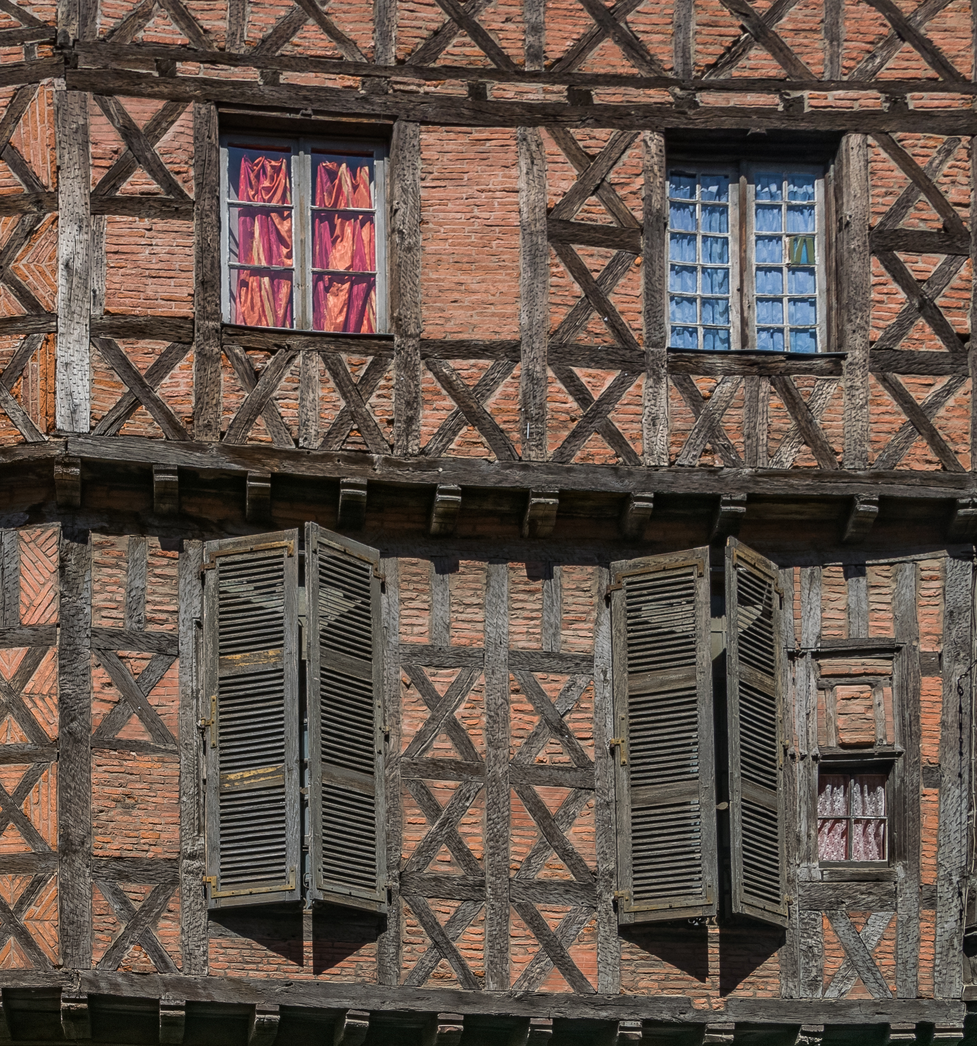 Building at 16 rue Saint-Julien in Albi 04