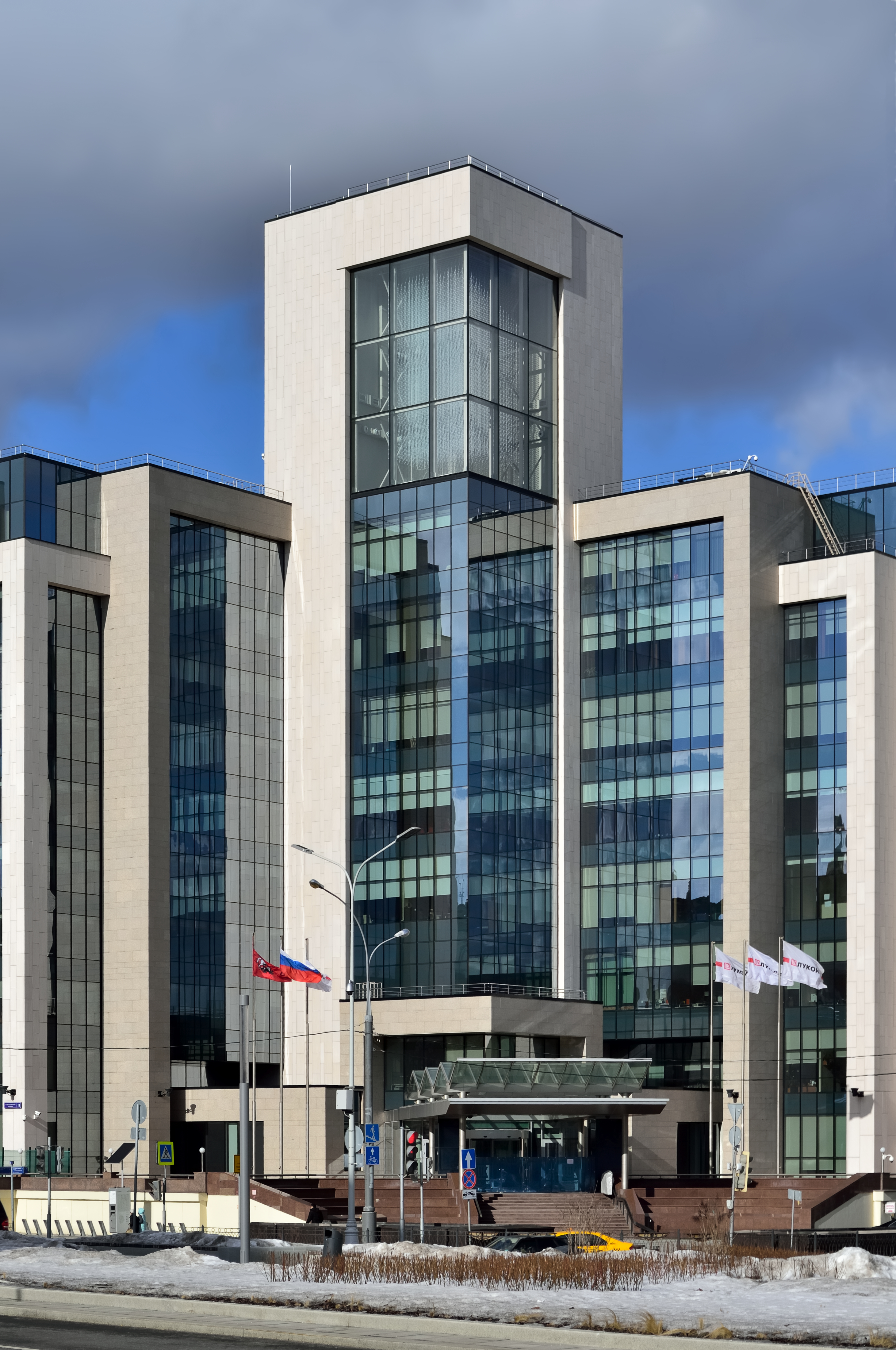 Building of Lukoil headquarters in Moscow 1
