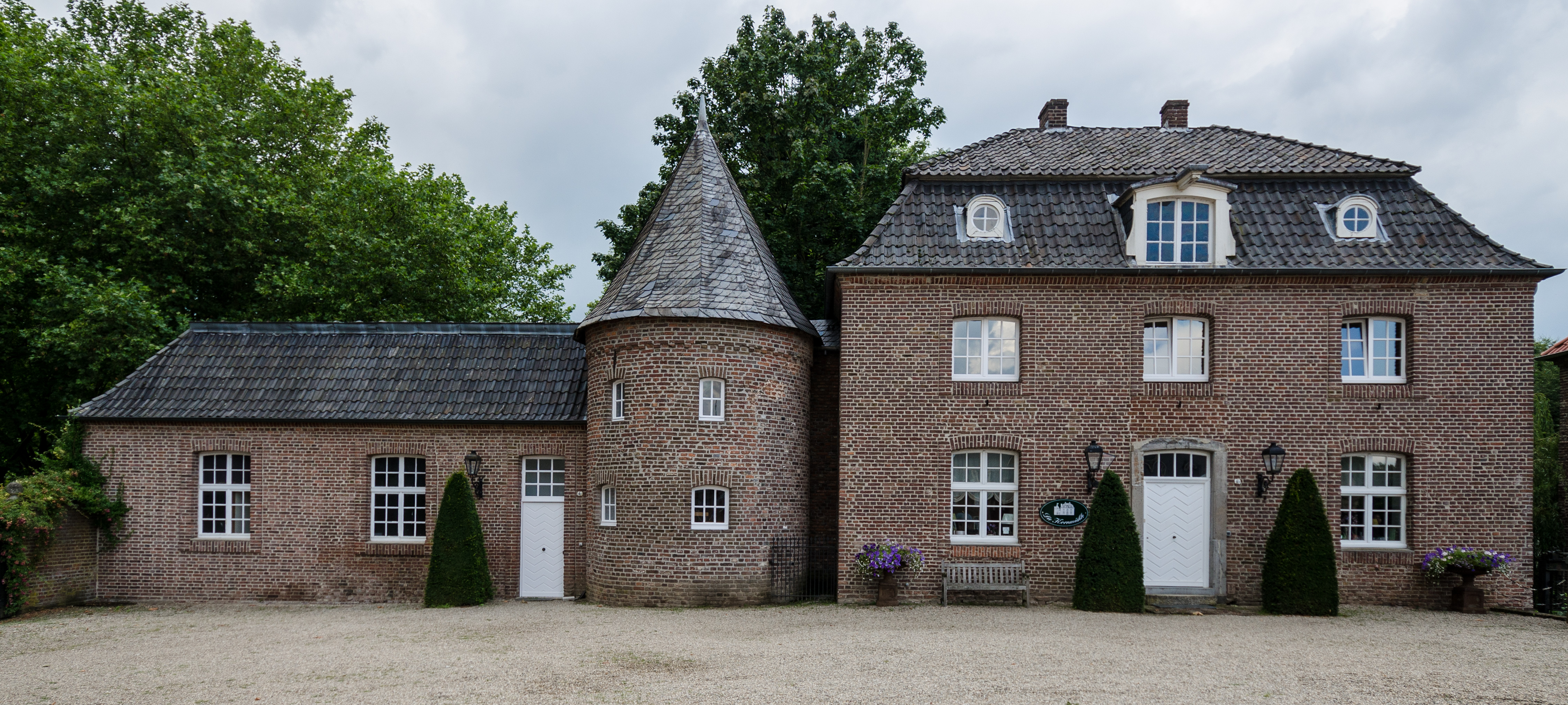 Burg-Anholt-Teil-Vorburg-2012