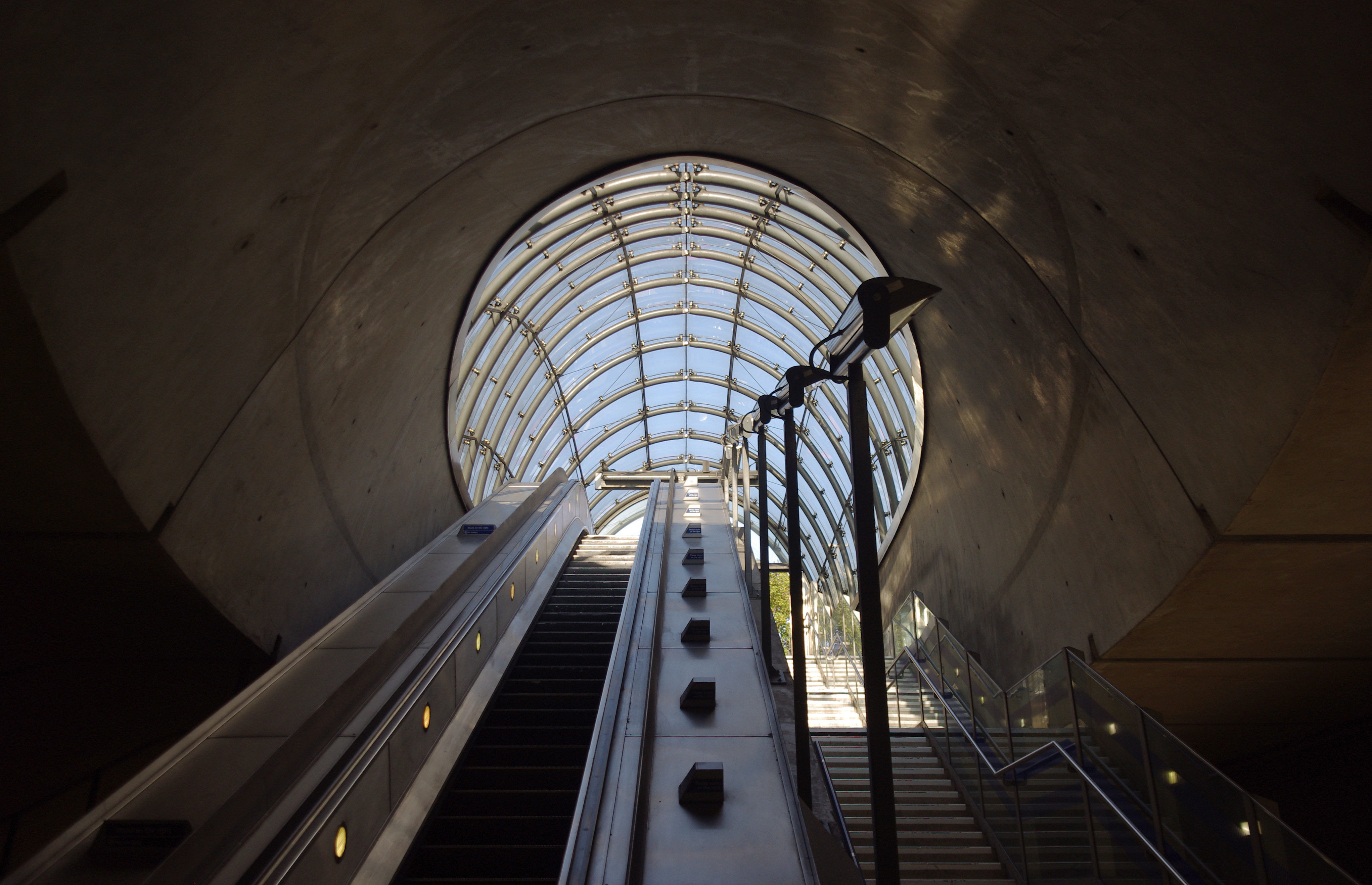 Canary Wharf tube station MMB 08