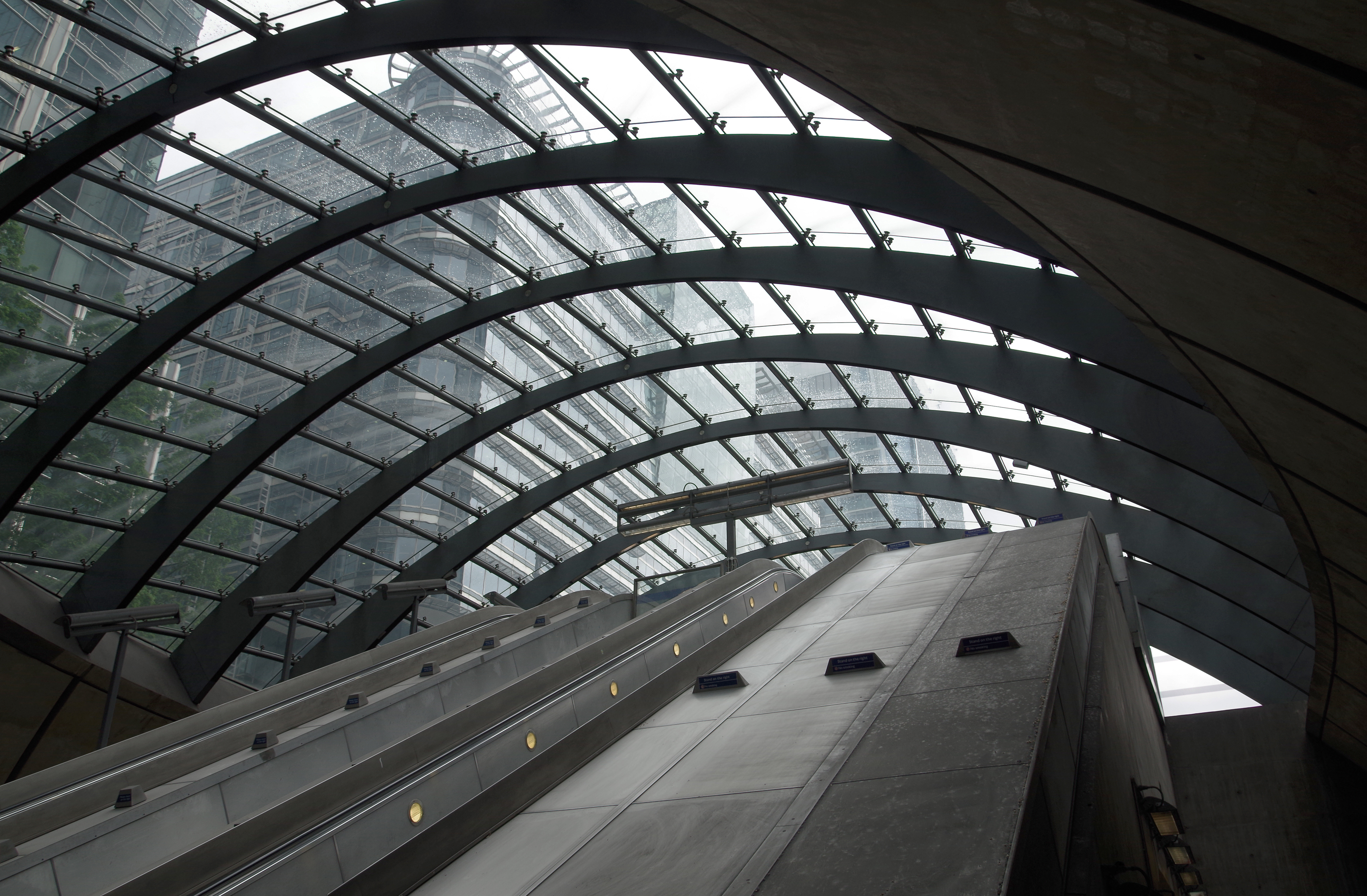Canary Wharf tube station MMB 16