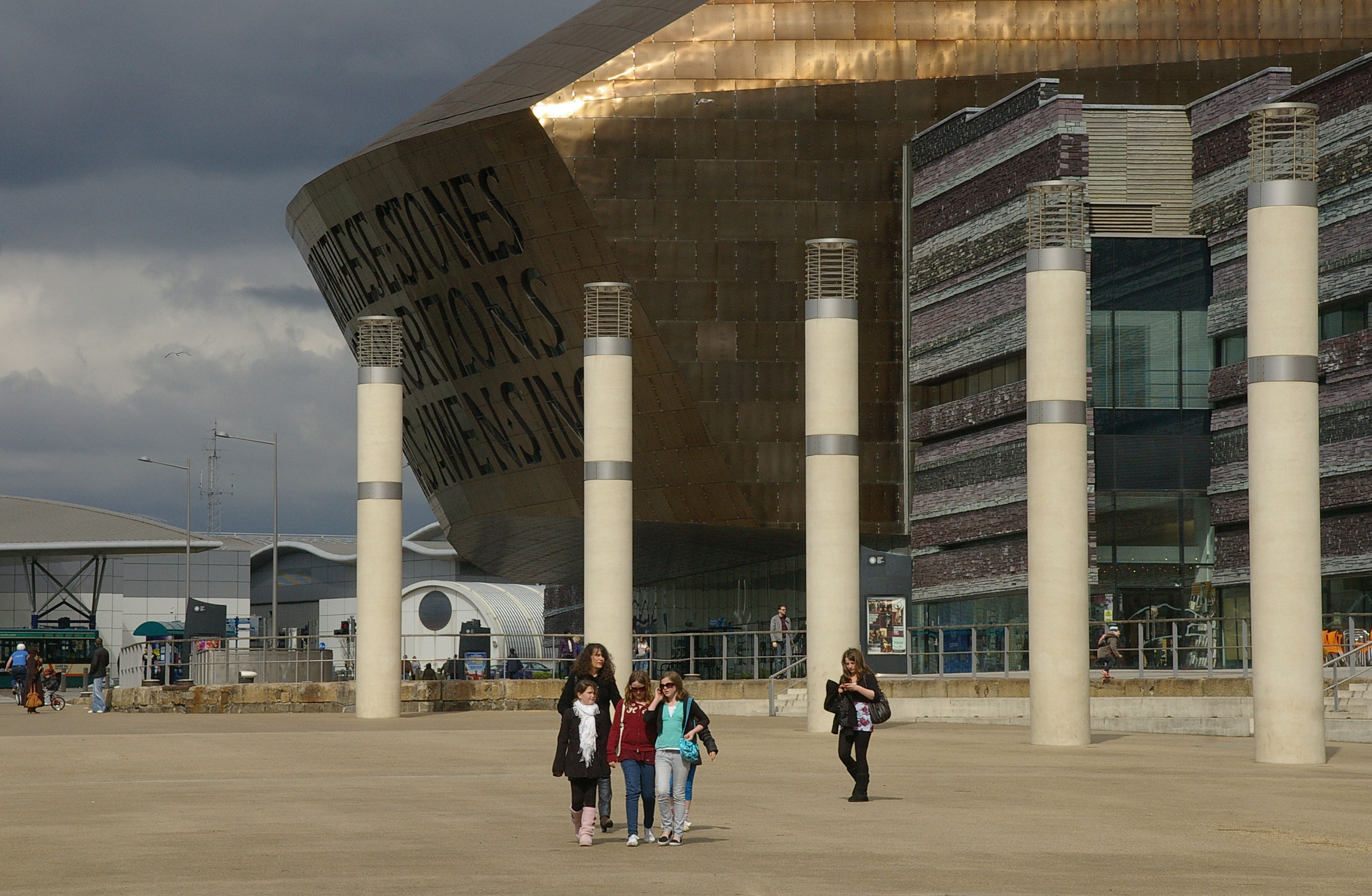 Cardiff MMB 04 Roald Dahl Plass