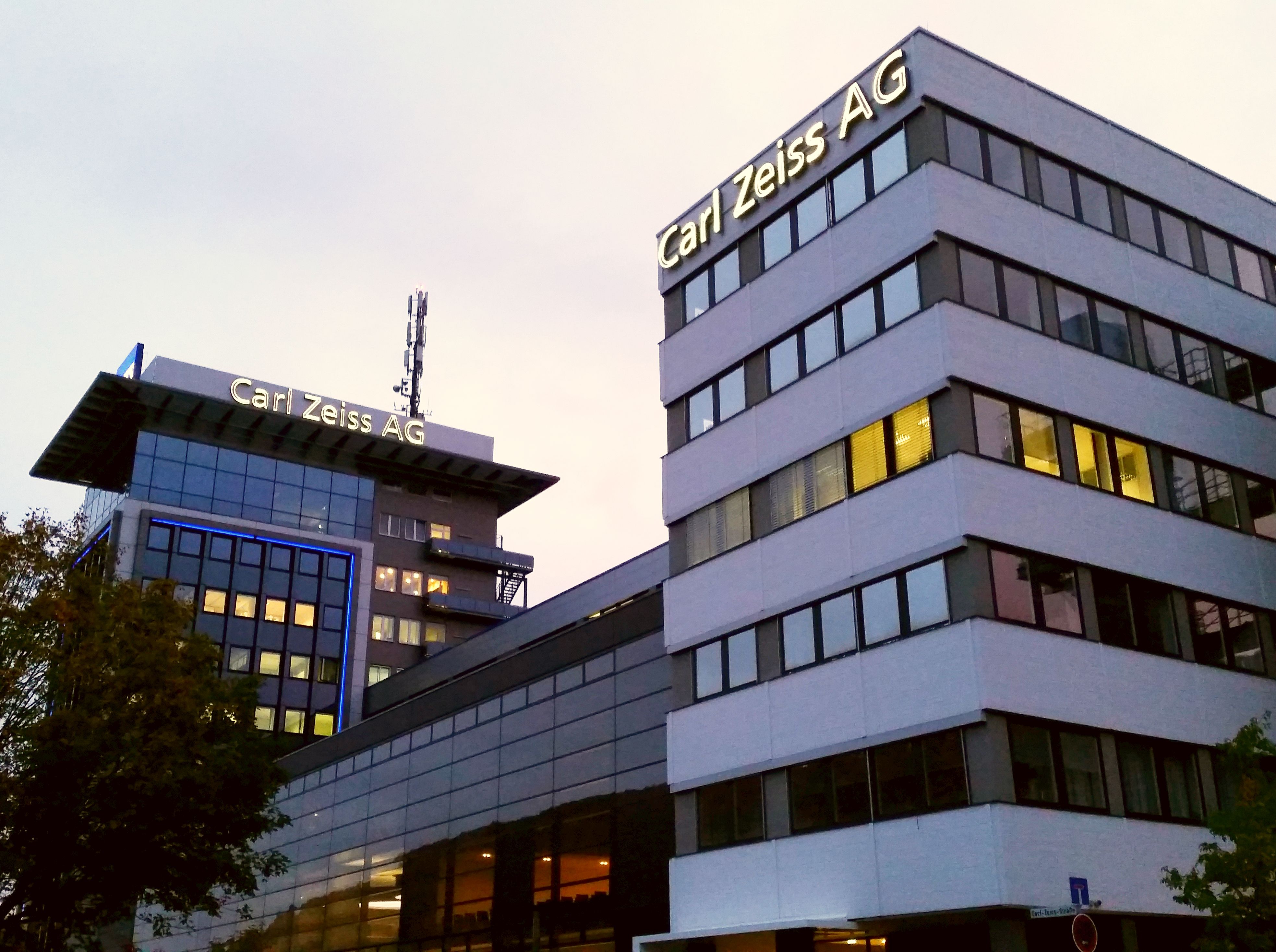 Carl-zeiss-oberkochen-headquarter-rebuilt-2014