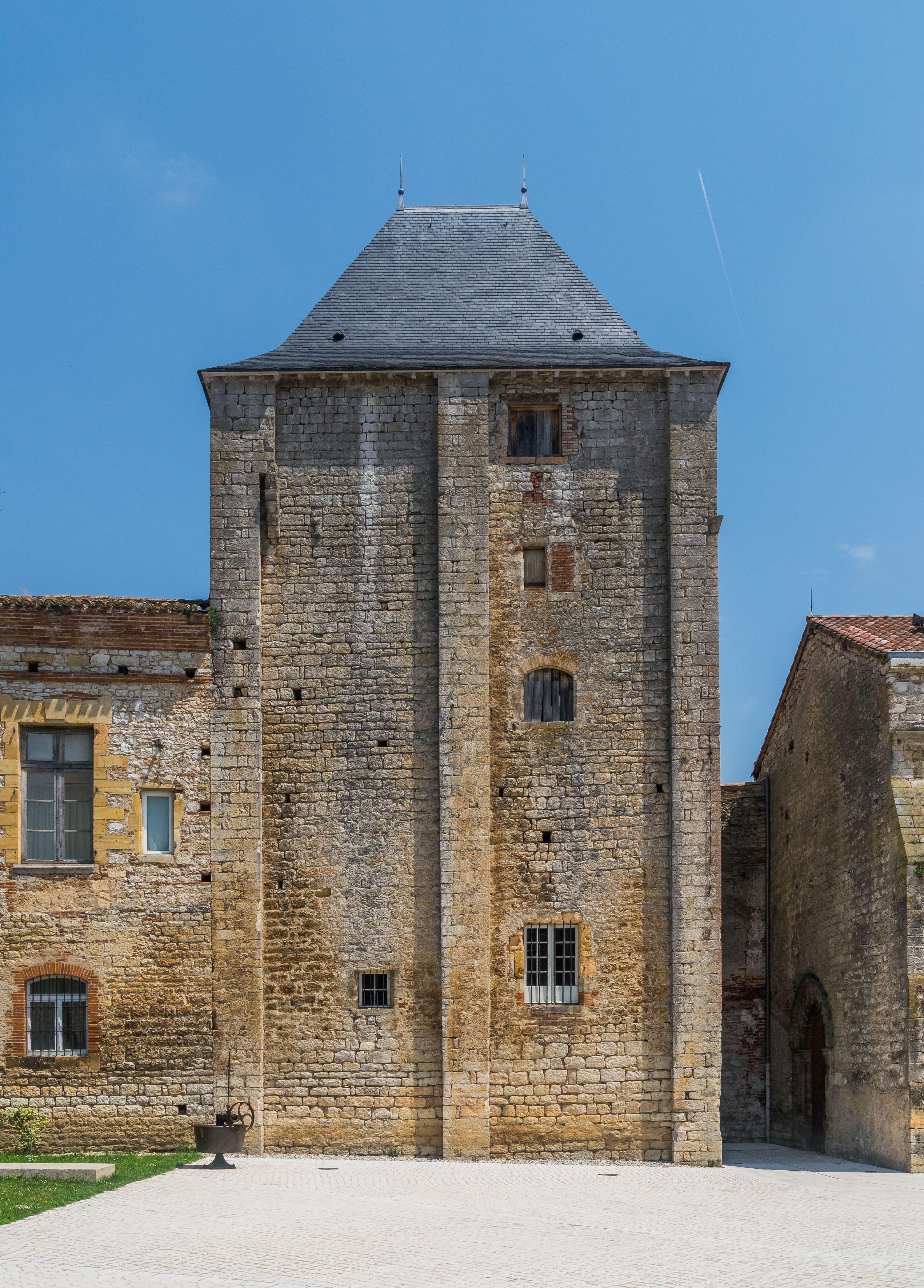 Castle of Montricoux 04
