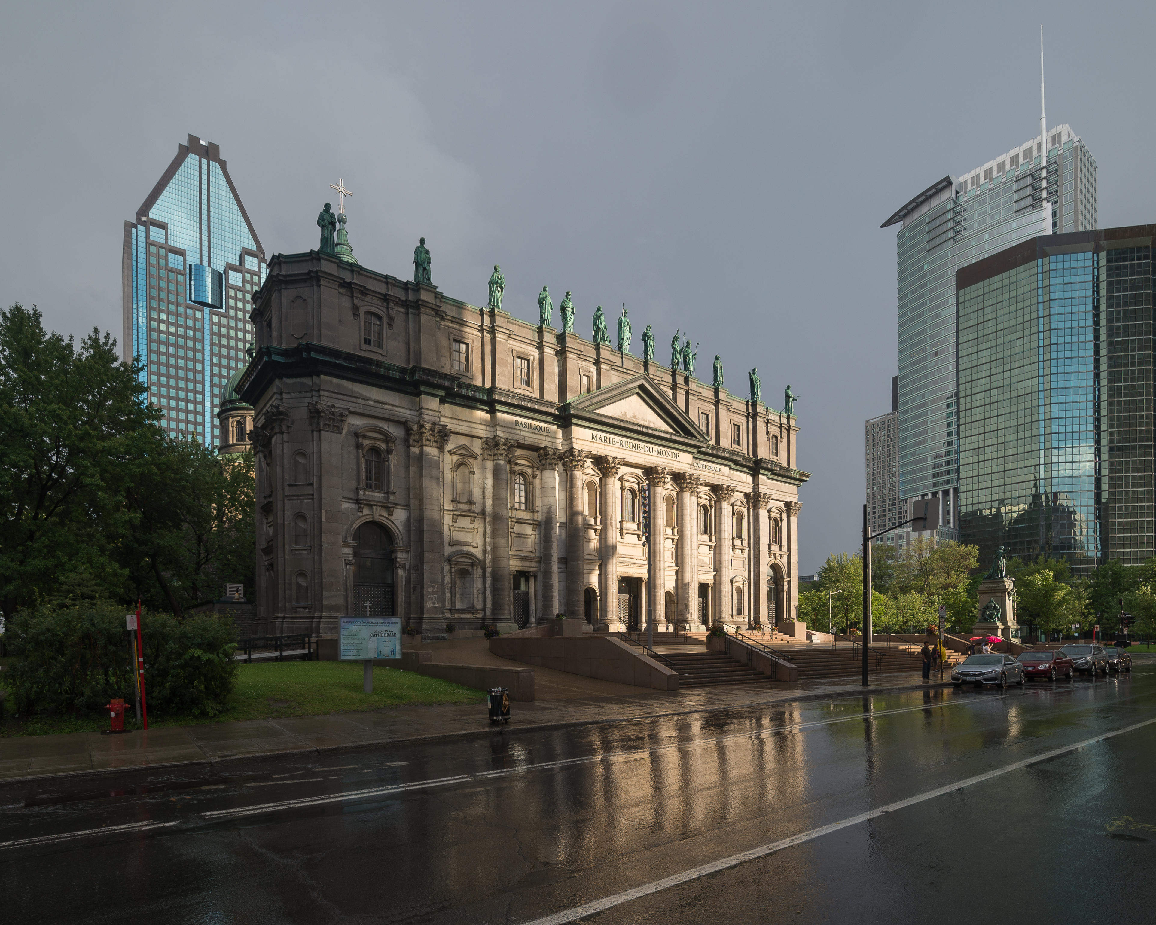 Cathédrale Marie-Reine-du-Monde 2017 03