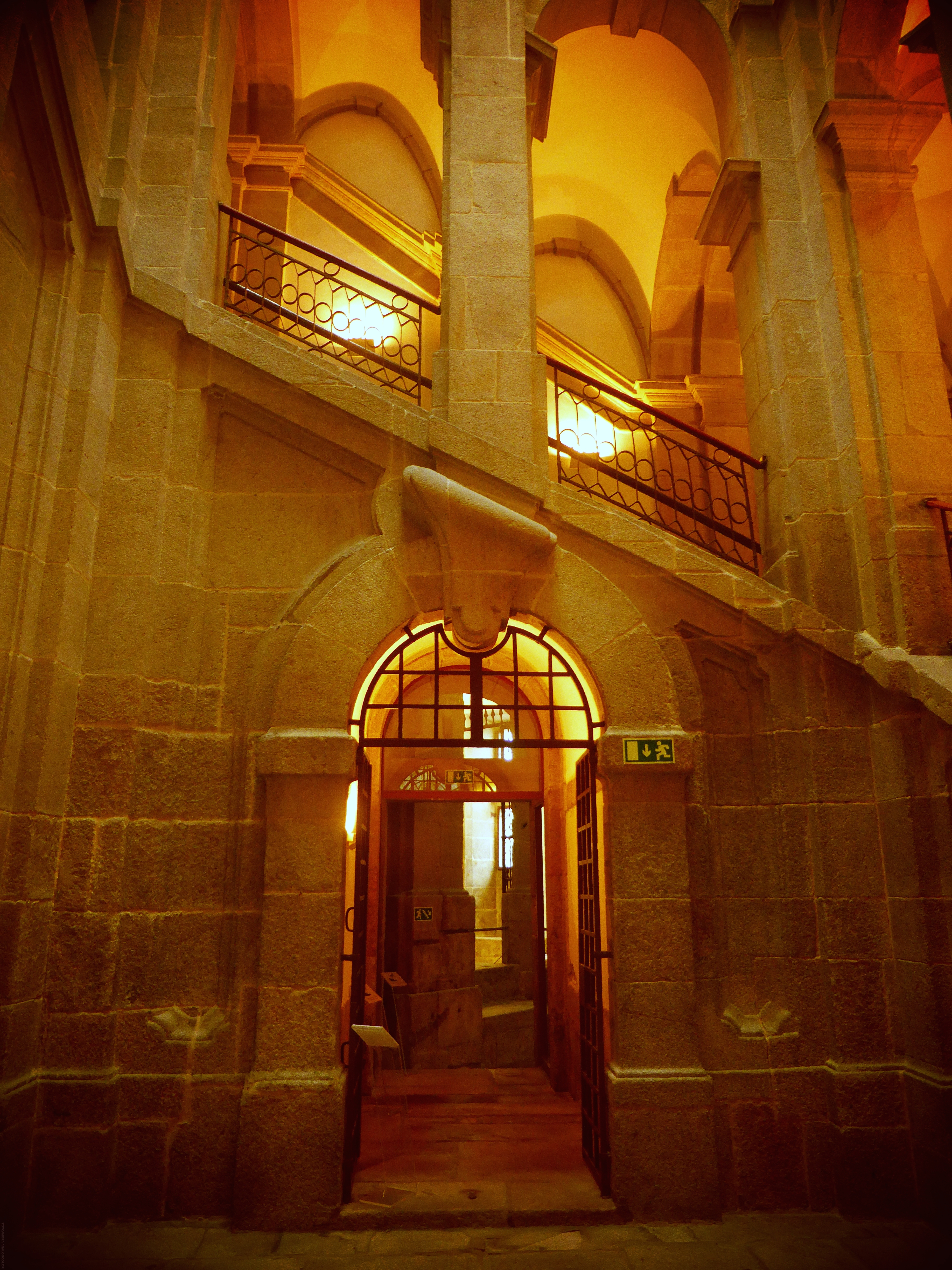 Centro portugués de fotografia (17068164249)
